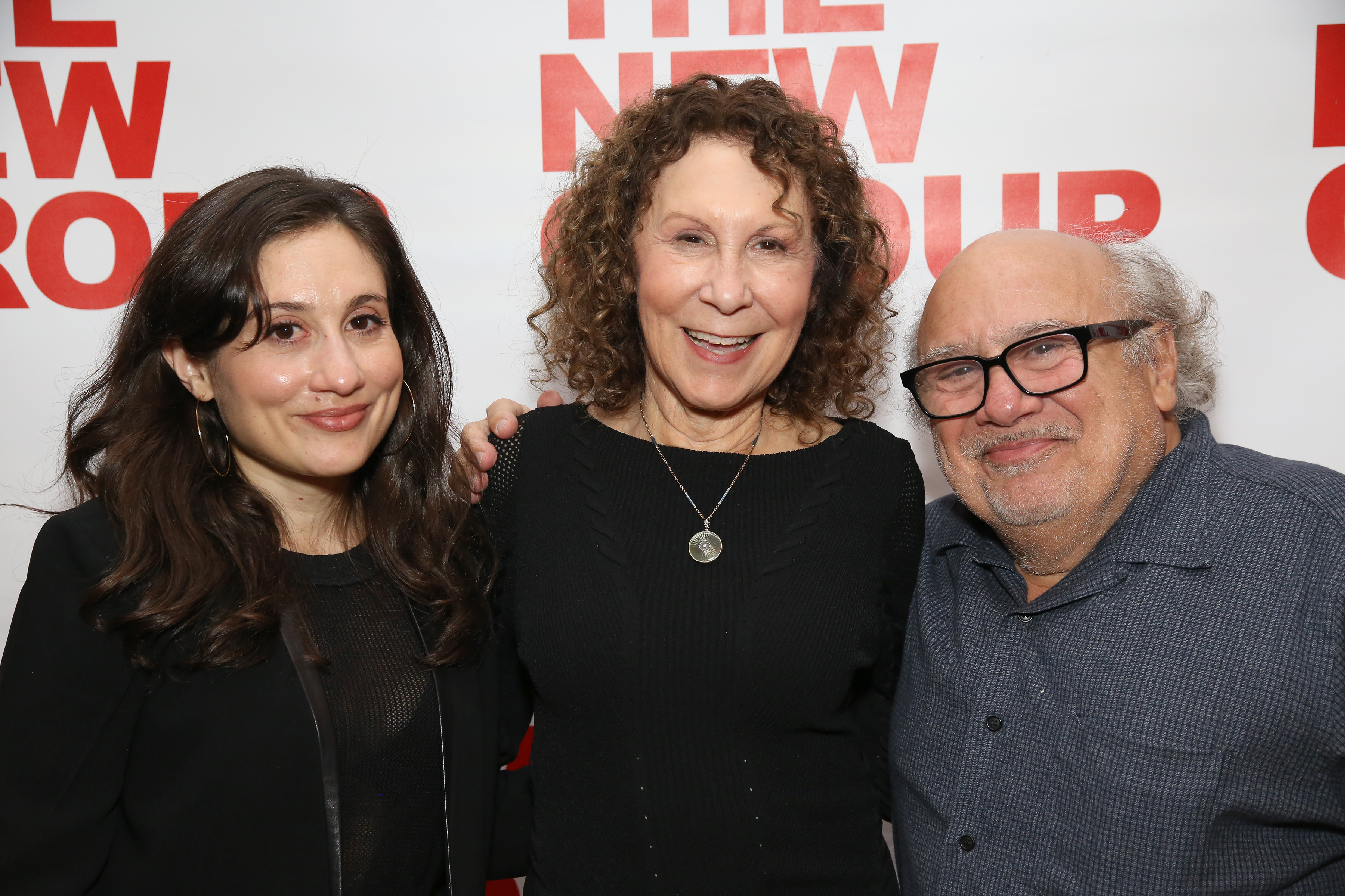 Rhea Perlman and Danny DeVito with their daughter Lucy in New York in 2018 | Source: Getty Images 