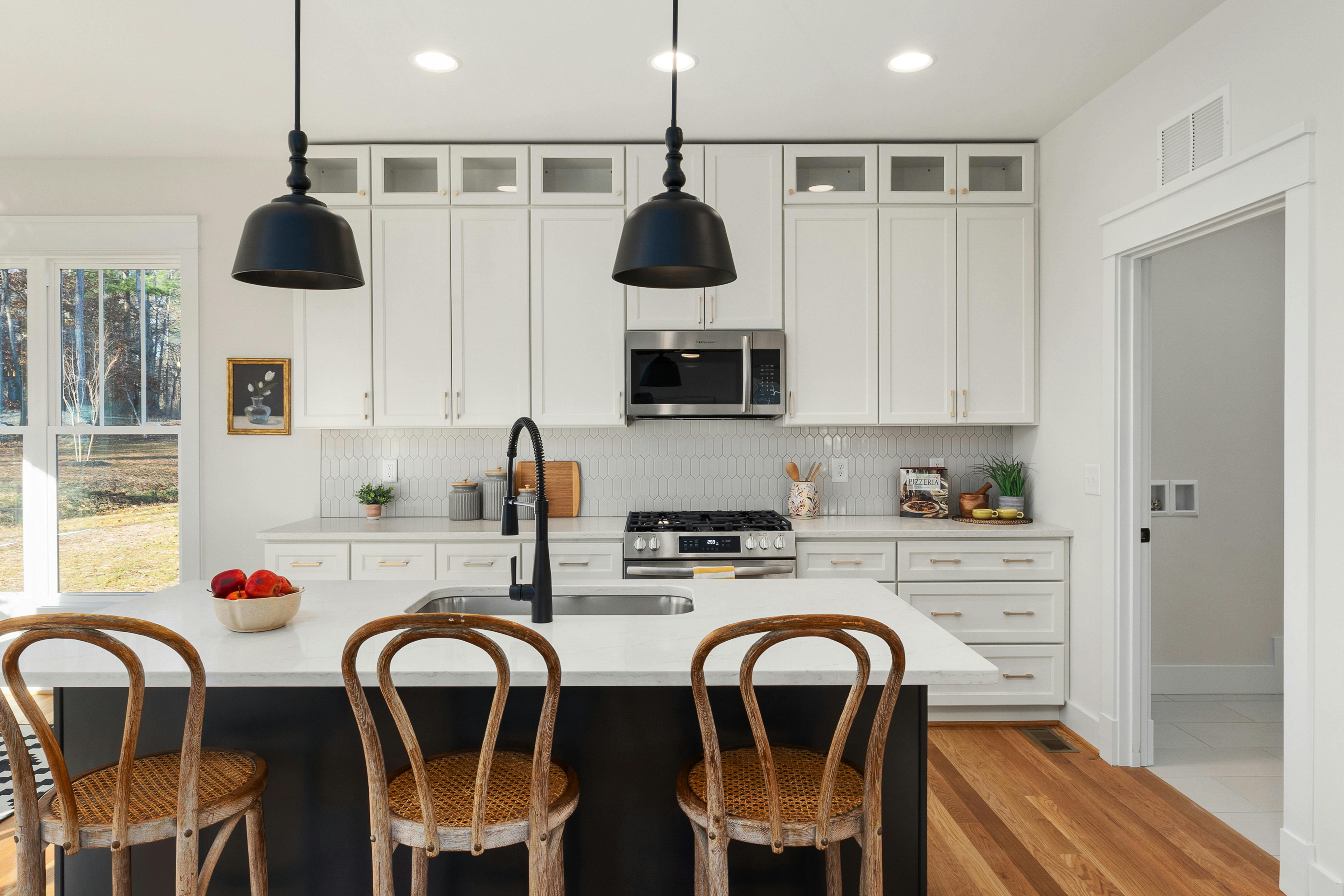 Kitchen pendant lights | Source: Pexels