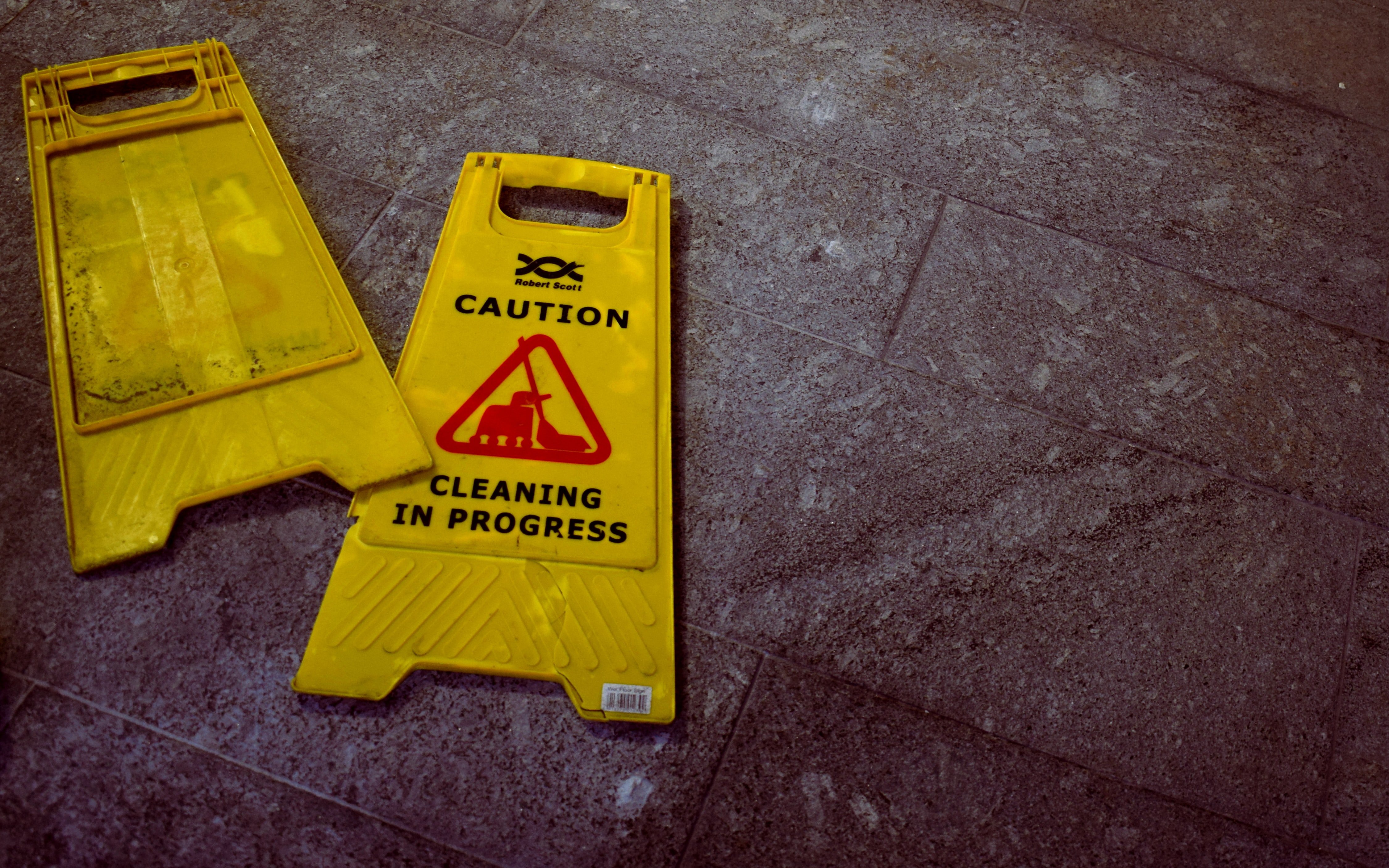 He swept the lounge and mopped it. | Source: Unsplash