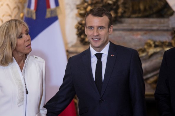 Le Président de la République française, Emmanuel Macron, et la Première Dame de France, Brigitte Macron, assistent à une rencontre entre les présidents de la France et de l'Argentine à Buenos Aires | Photo : Getty Image