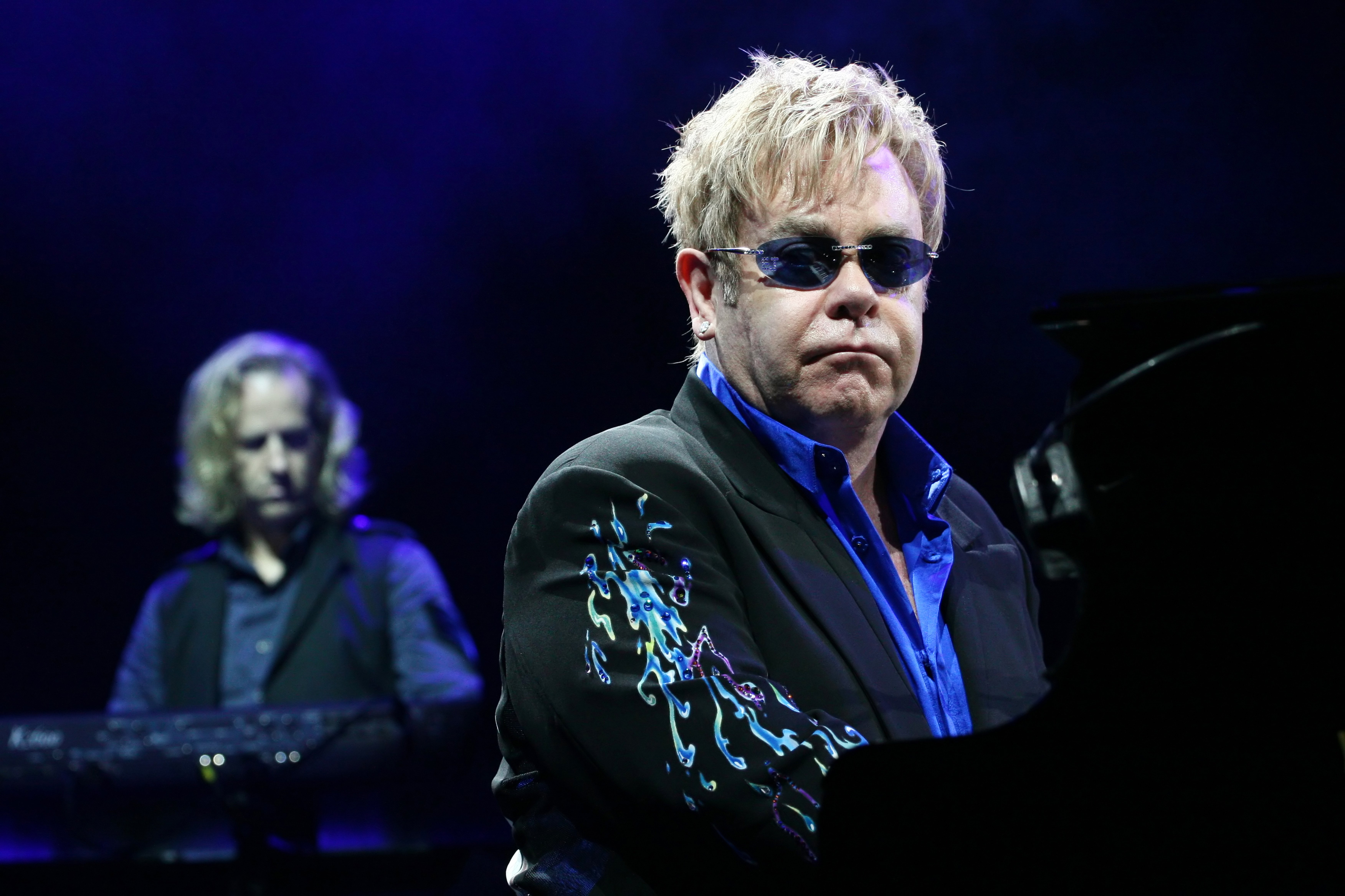 Le chanteur Elton John se produit sur scène au Minsk Arena le 26 juin 2010 | Source : Shutterstock