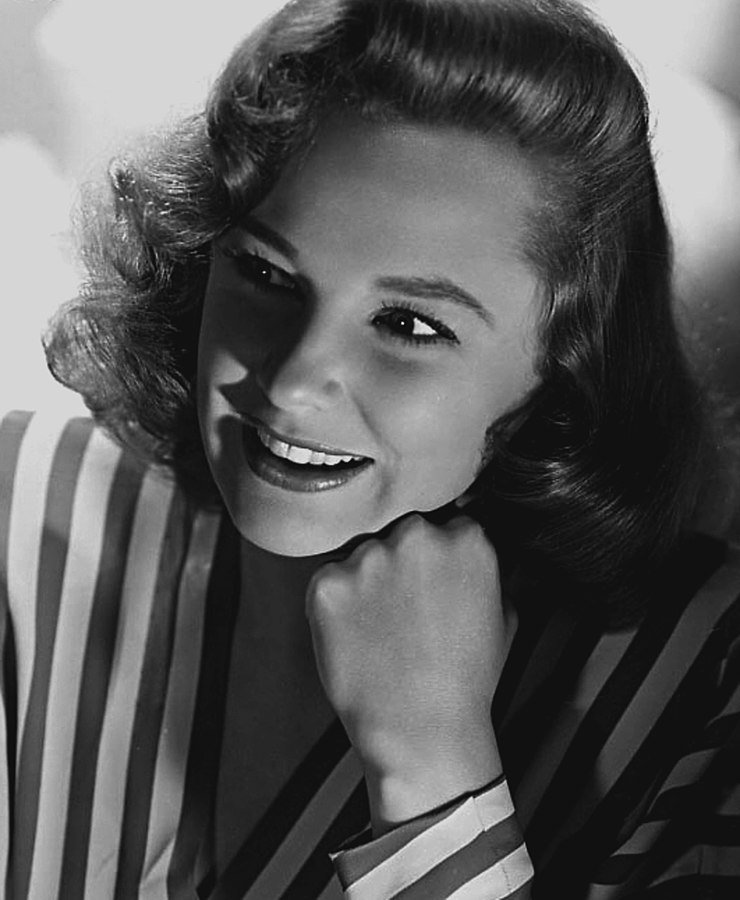 Studio publicity photo of June Allyson for film Music for Millions (1944) | Photo: Wikimedia Commons