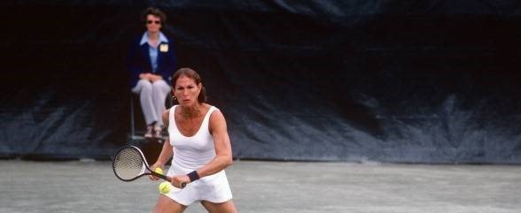 Renee Richards playing in the 1977 RFK Tennis Tournament  | Photo: Getty Images
