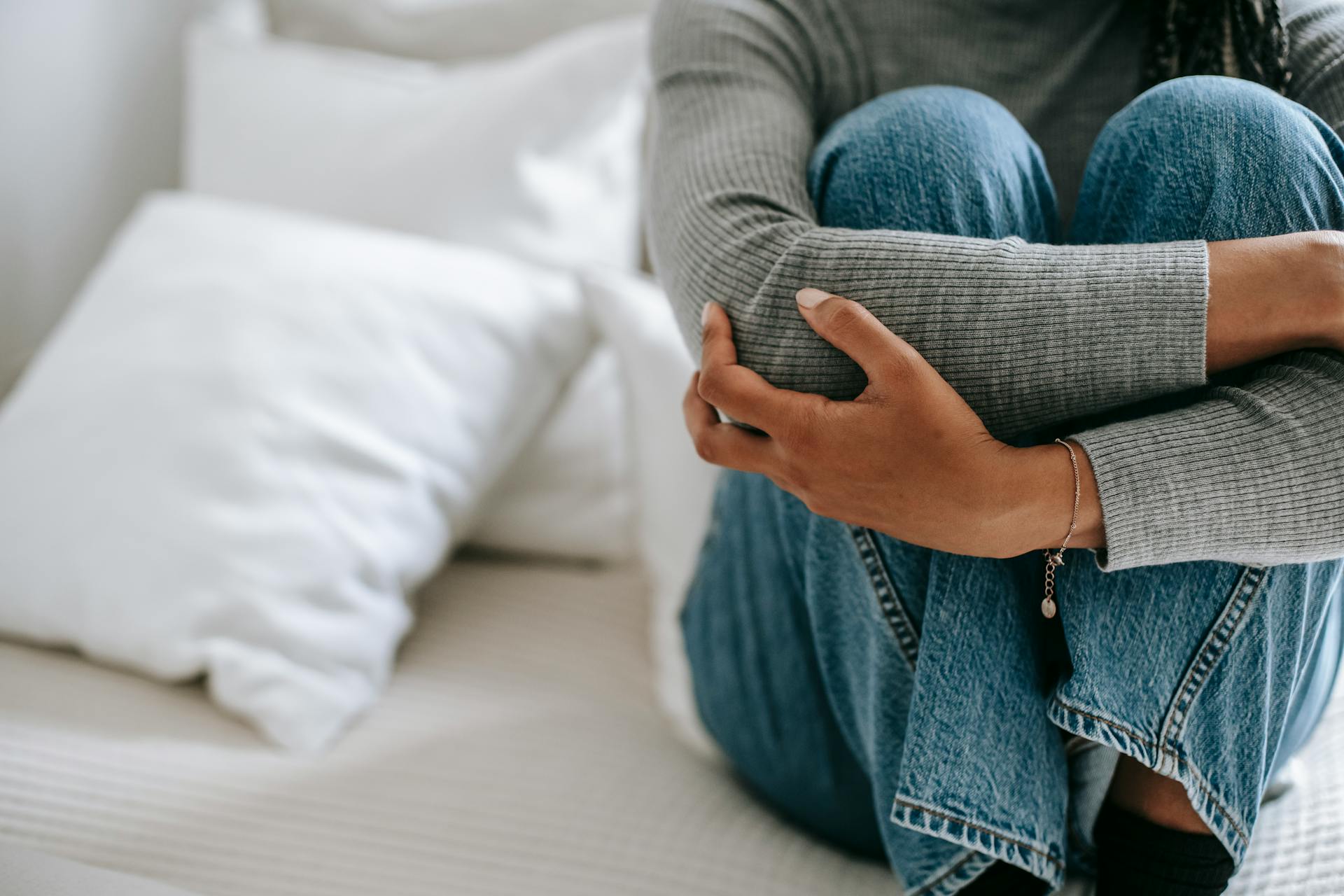 A woman sitting with her legs folded | Source: Pexels