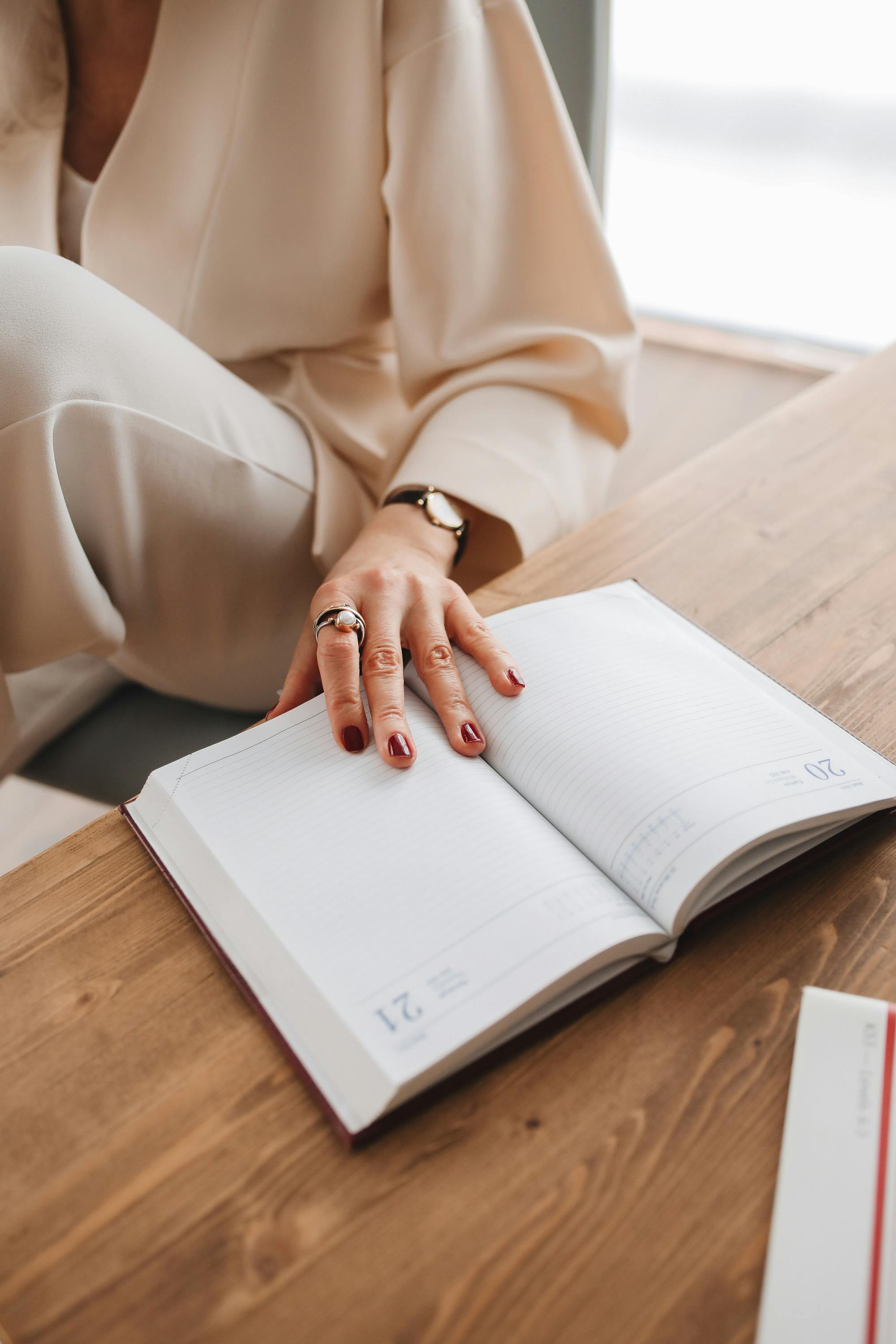 A woman preparing to write | Source: Pexels