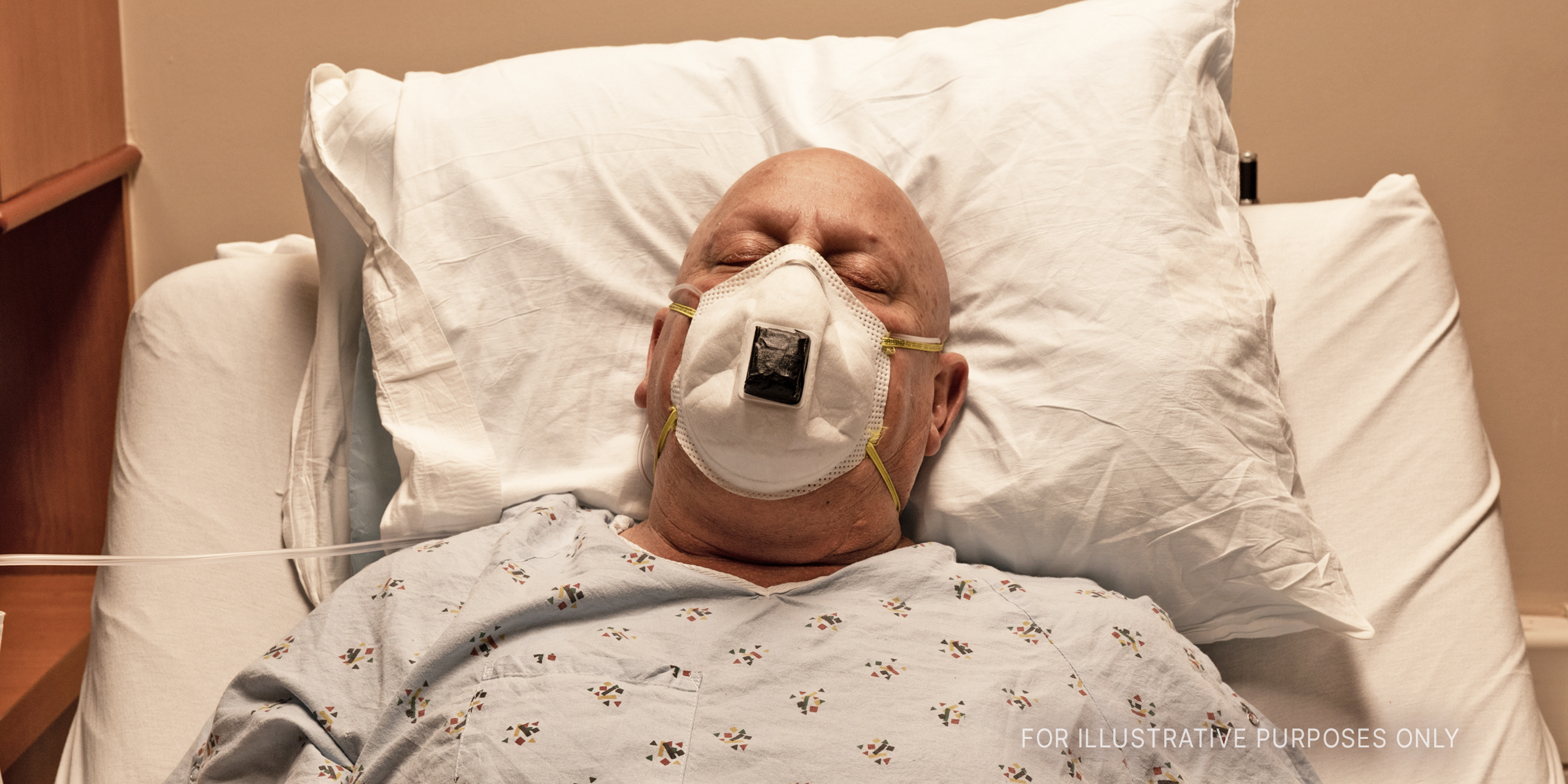 Man sleeps with respirator. | Source: Shutterstock