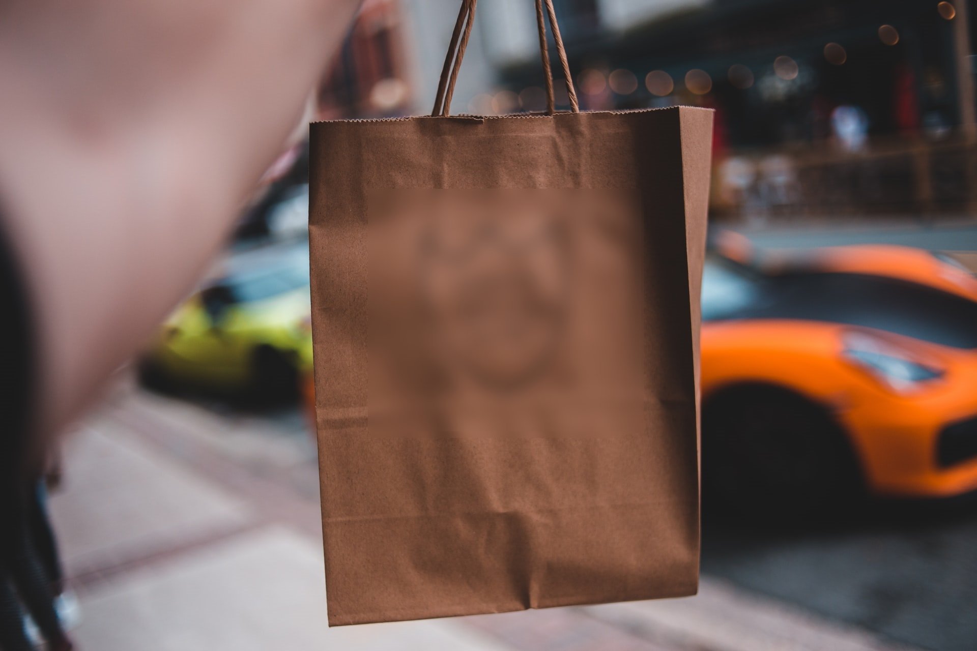 She offered him the to-go bag and felt amazing about her good deed. | Source: Unsplash
