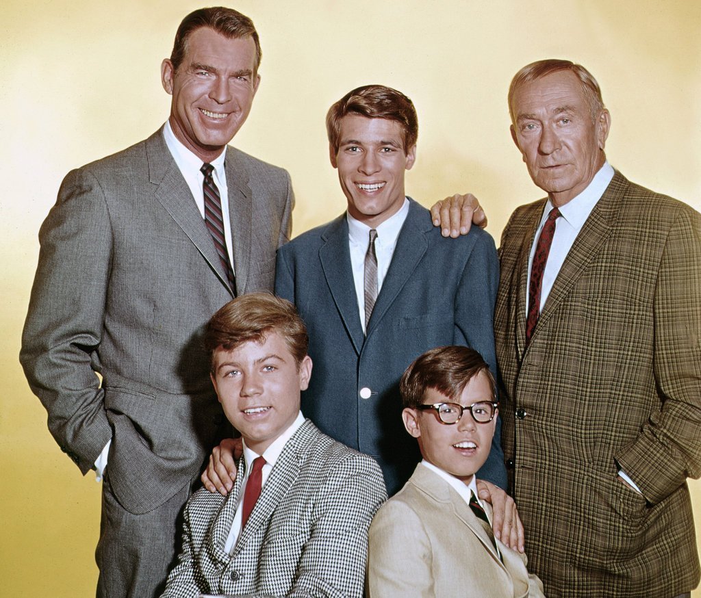 Stanley Livingston and casts of "My Three Sons" posing on the set of the show | Photo: Wikimedia Commons