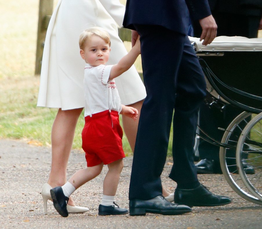 Príncipe George en bautizo de princesa Charlotte en julio de 2015 en King's Lynn, Inglaterra. | Foto: Getty Images