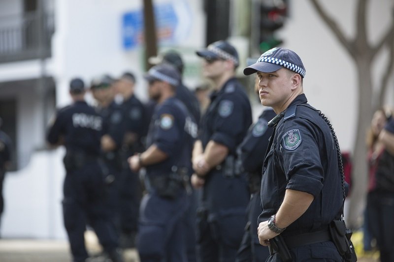 Policemen gathered together | Photo: Getty Images