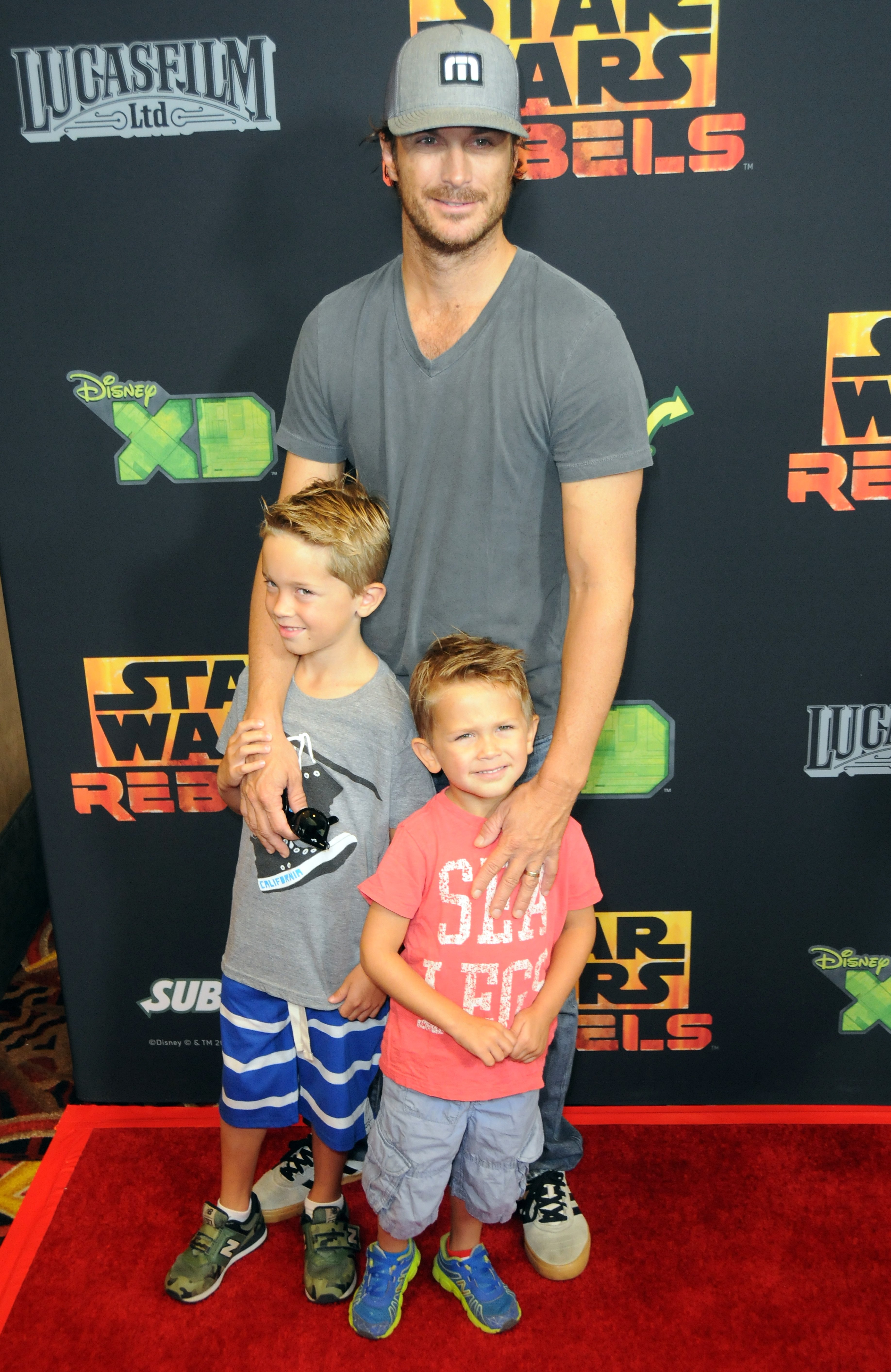 Oliver Hudson and sons arrive for Disney XD's "Star Wars Rebels: Spark Of Rebellion" Special Screening on September 27, 2014 | Photo: Getty Images