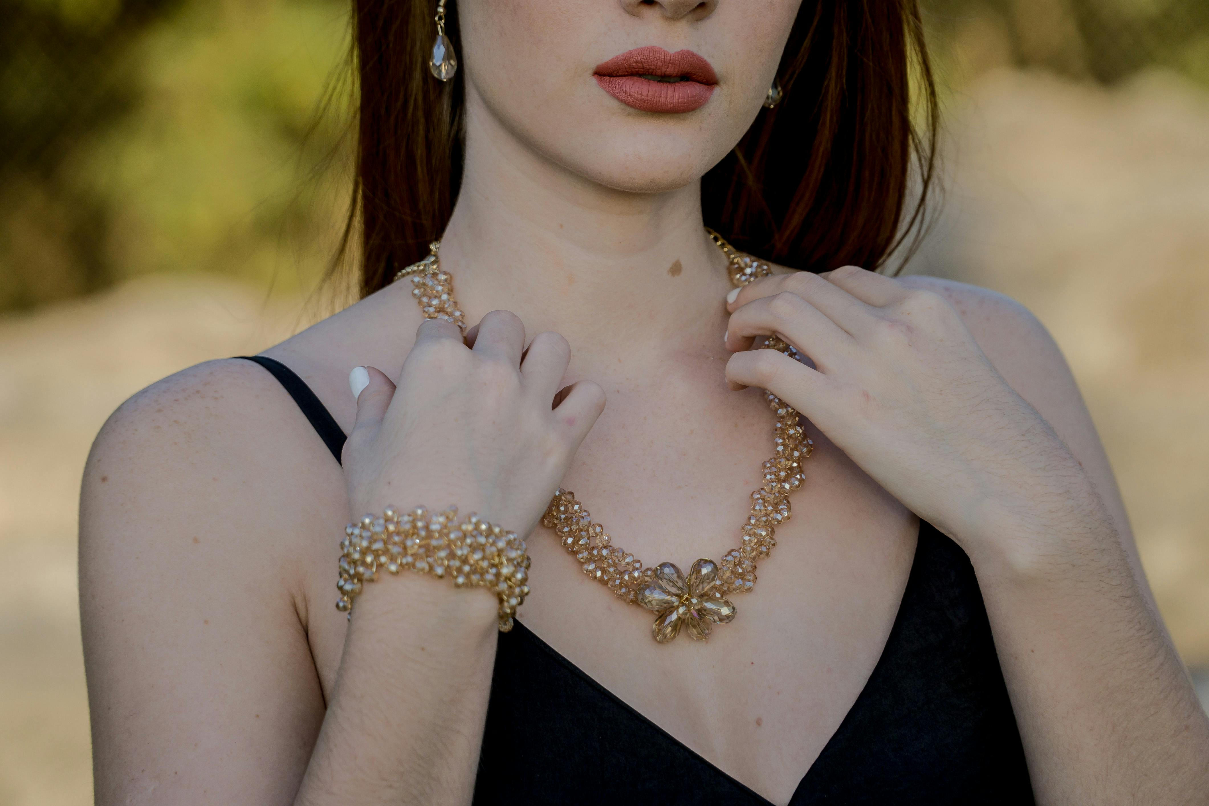 A woman with a necklace | Source: Pexels