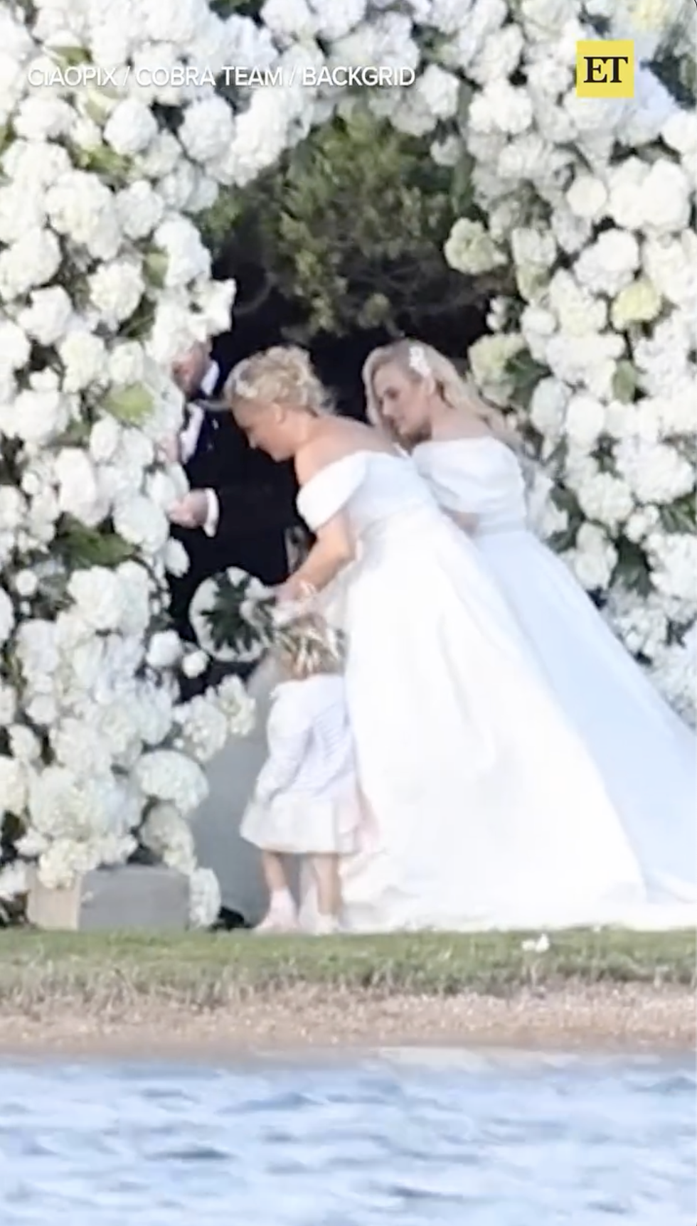 Rebel Wilson and Ramona Agruma on their wedding day posted on September 30, 2024 | Instagram/entertainmenttonight