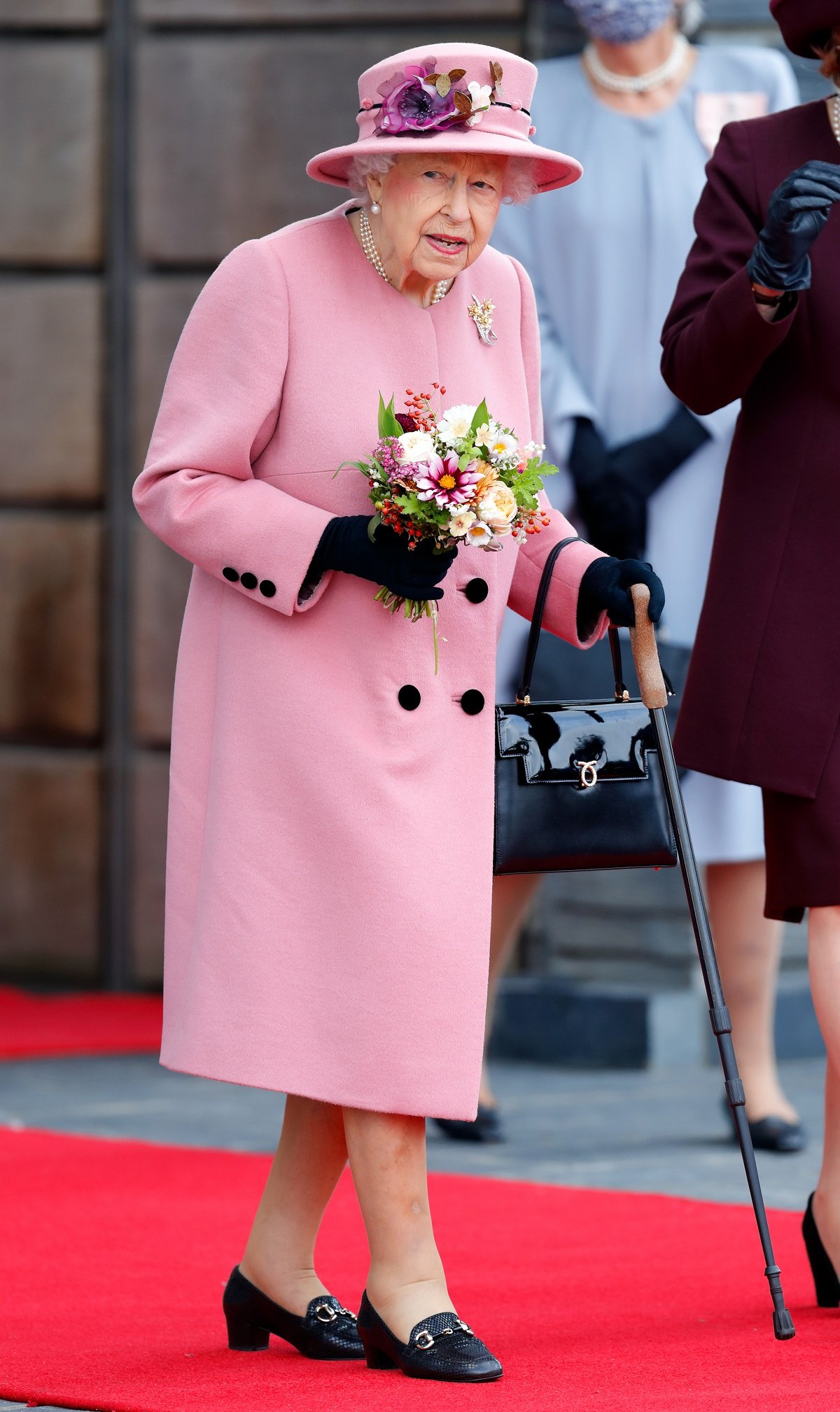 Queen Elizabeth II with a cane on October 14, 2021 in Cardiff, Wales | Source: Getty Images 