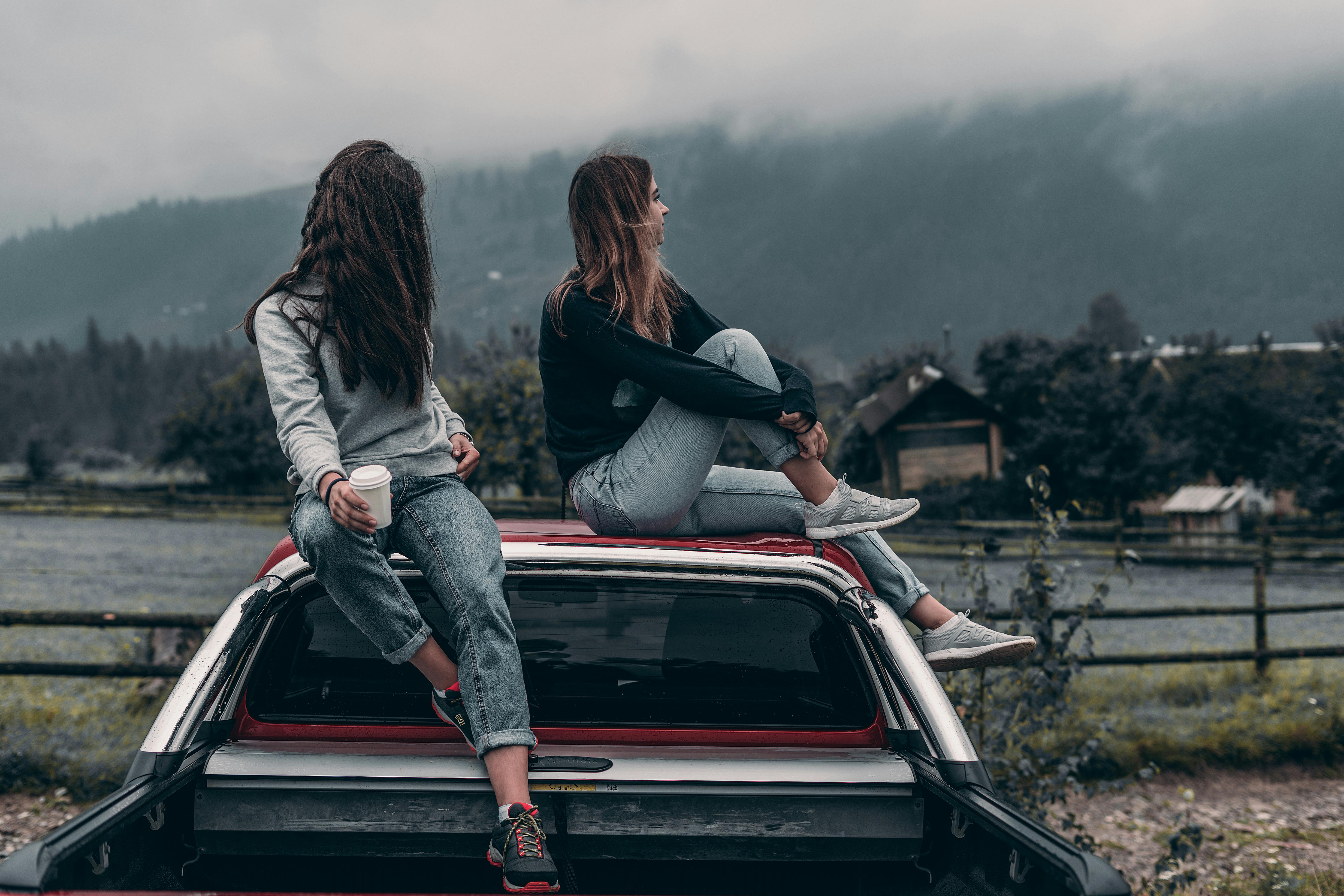 Emily and Sarah spend weekends bonding | Source: Pexels