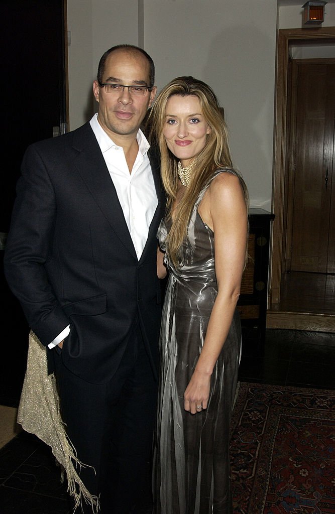 Natascha McElhone and husband Martin Kelly on September 23, 2004 in London | Source: Getty Images