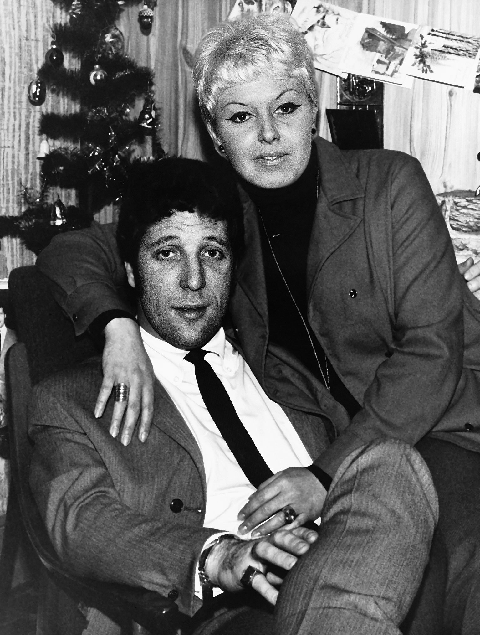Tom Jones and Melinda Trenchard at home in Wales on January 3, 1967 | Source: Getty Images
