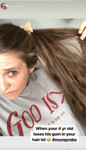 Jill Duggar shows gum stuck in her hair | Source: instagram.com/jillmdillard