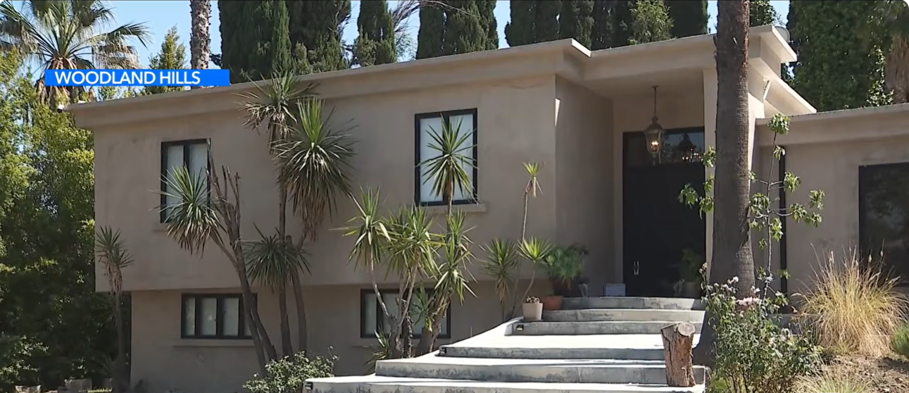 Closer exterior view of Brandon Clarke's Woodland Hills home where he was found dead. | Source: YouTube/KTLA 5