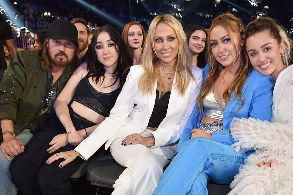 Billy Ray Cyrus, Noah Cyrus, Tish Cyrus, Brandi Cyrus, and Miley Cyrus at T-Mobile Arena on May 21, 2017 in Las Vegas, Nevada. | Photo: Getty Images