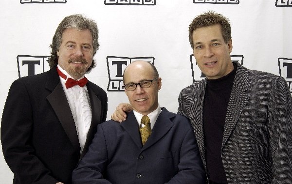 Stanley Livingston, Barry Livingston y Don Grady posan juntos en los TV Land Awards en Hollywood, California, el 2 de marzo de 2003 | Foto: Getty Images