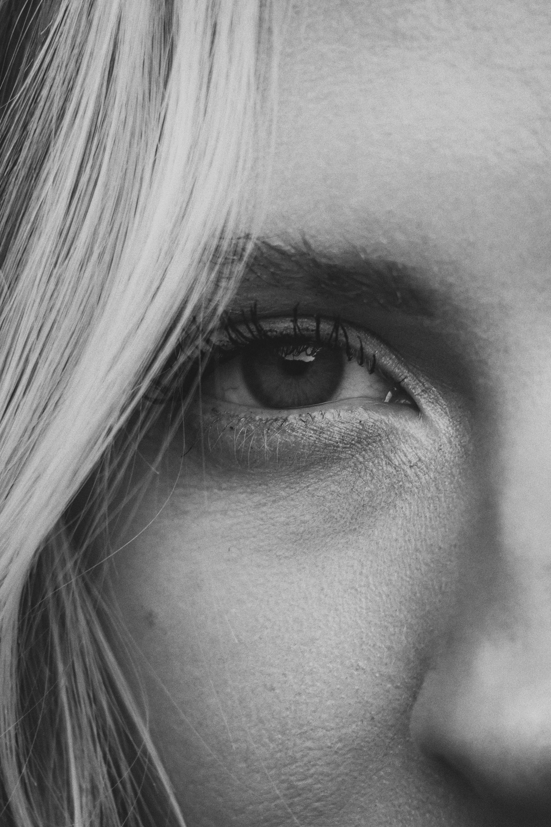 A closeup of a womans eye | Source: Pexels