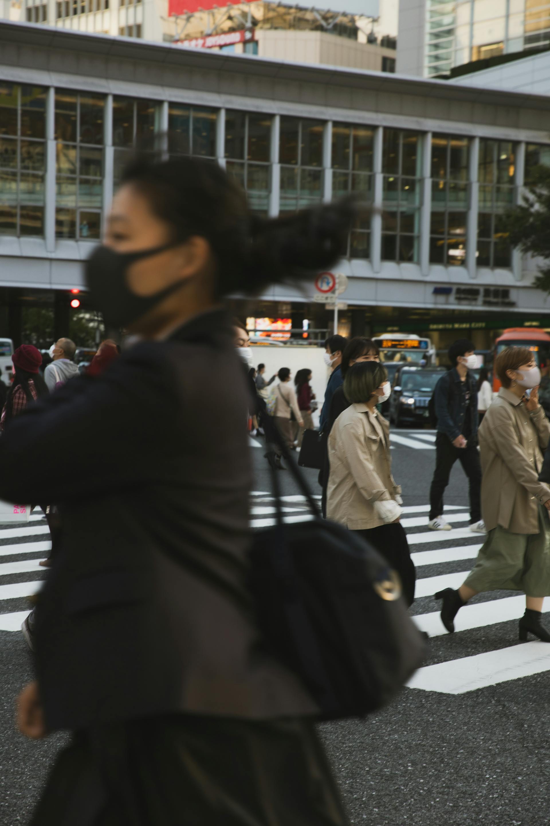 A busy city street | Source: Pexels