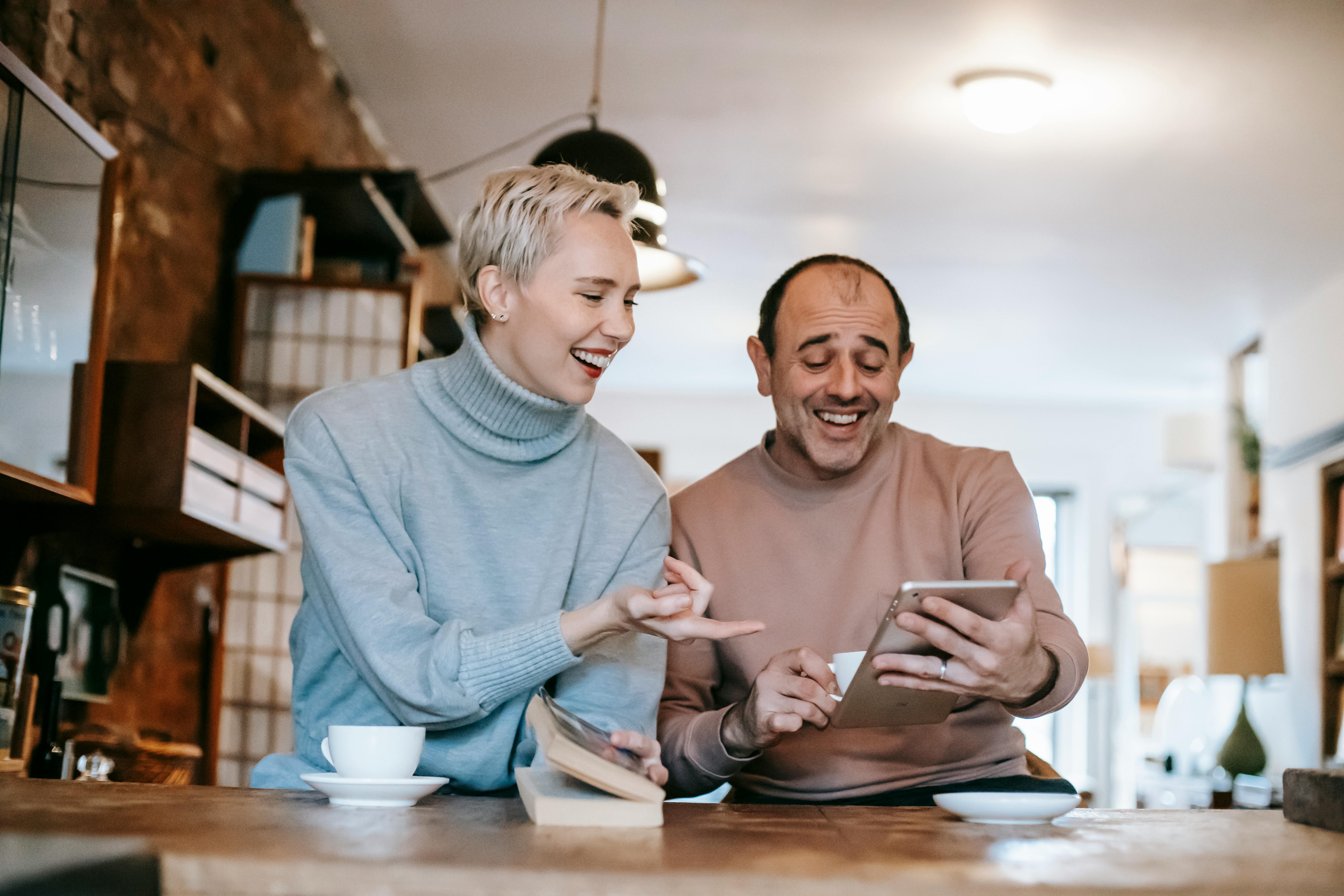 Middle-aged couple has breakfast | Source: Pexels