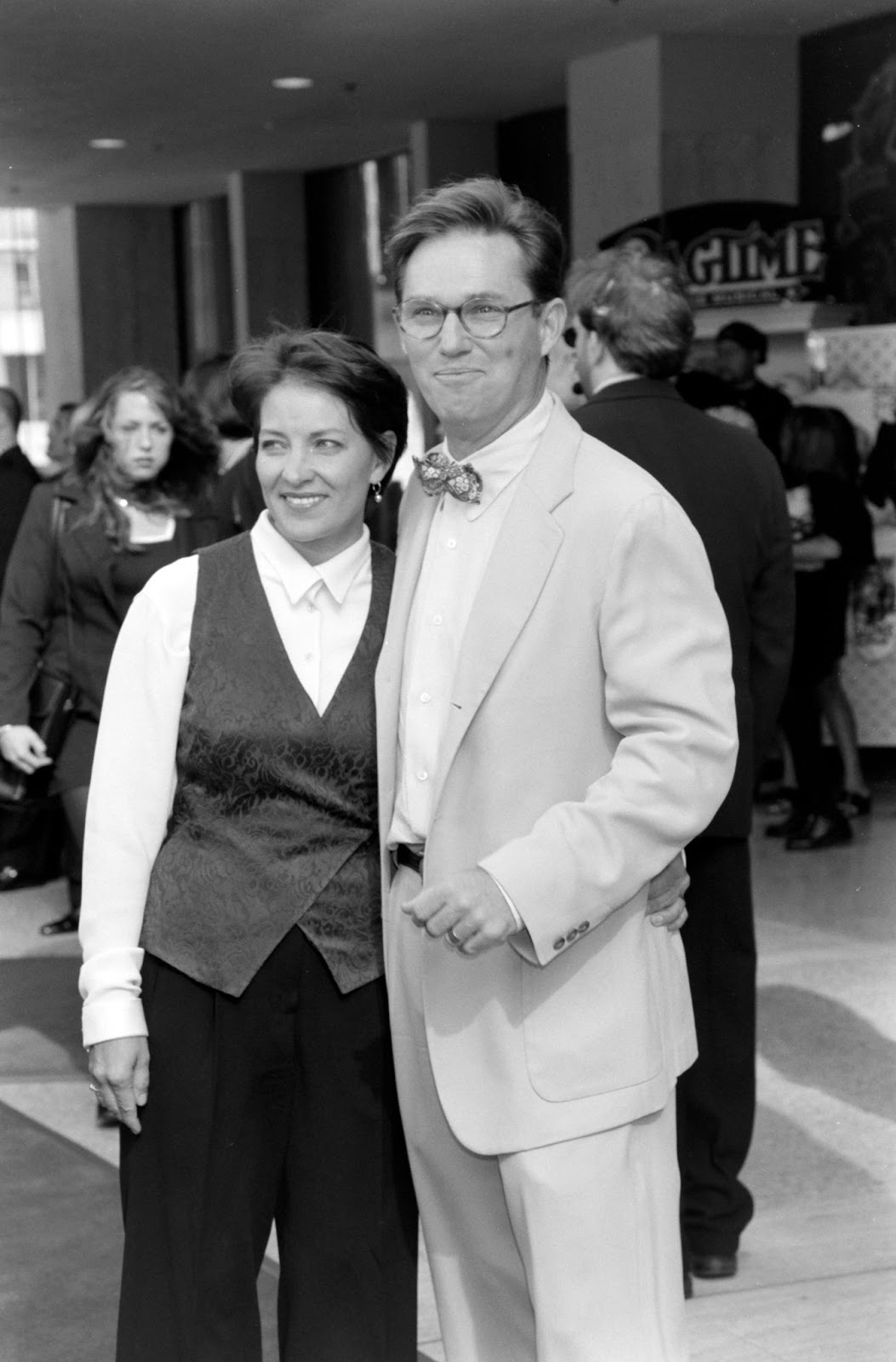 Georgiana Bischoff and Richard Thomas at the local premiere of "Ragtime: The Musical" on June 15, 1997. | Source: Getty Images