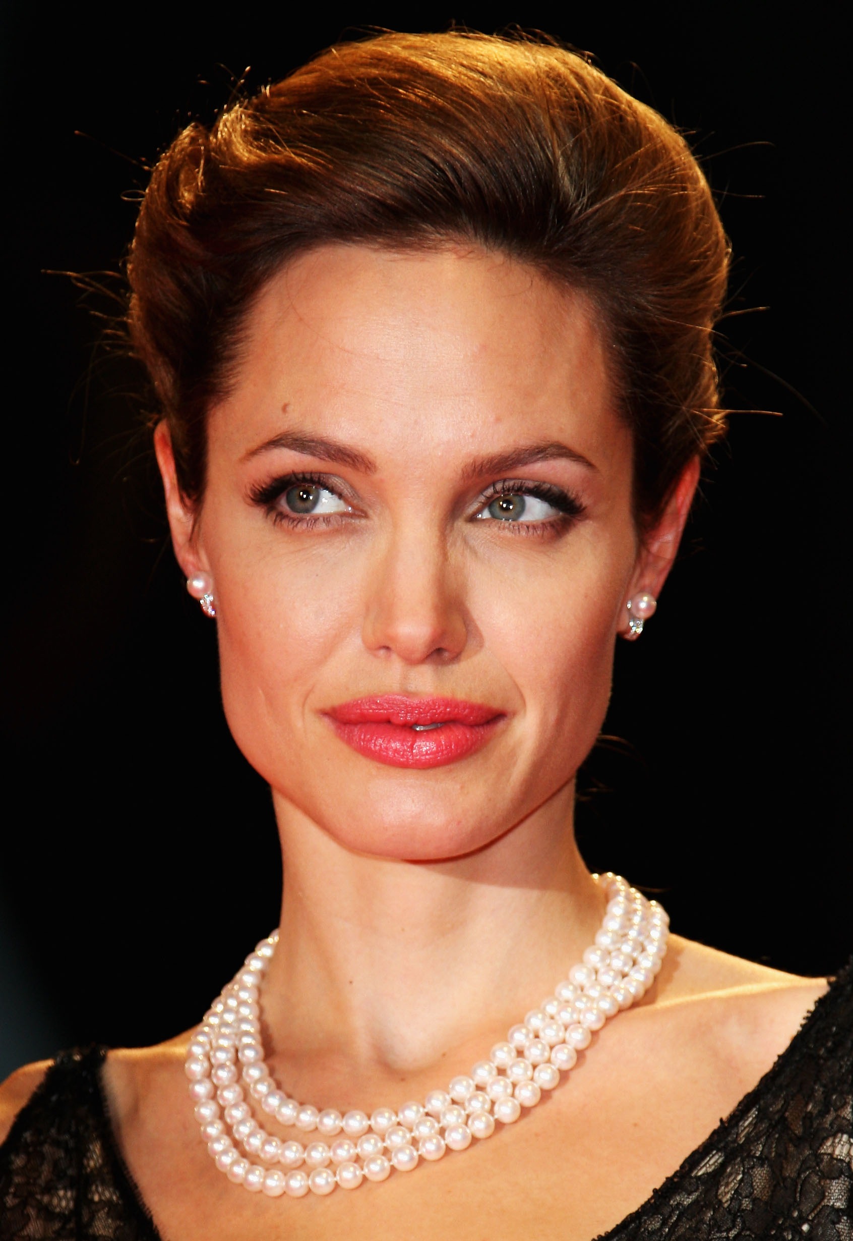 Angelina Jolie attends "The Assassination Of Jesse James By The Coward Robert Ford" premiere during day 5 of the 64th Venice Film Festival in Venice, Italy on September 2, 2007. | Source: Getty Images