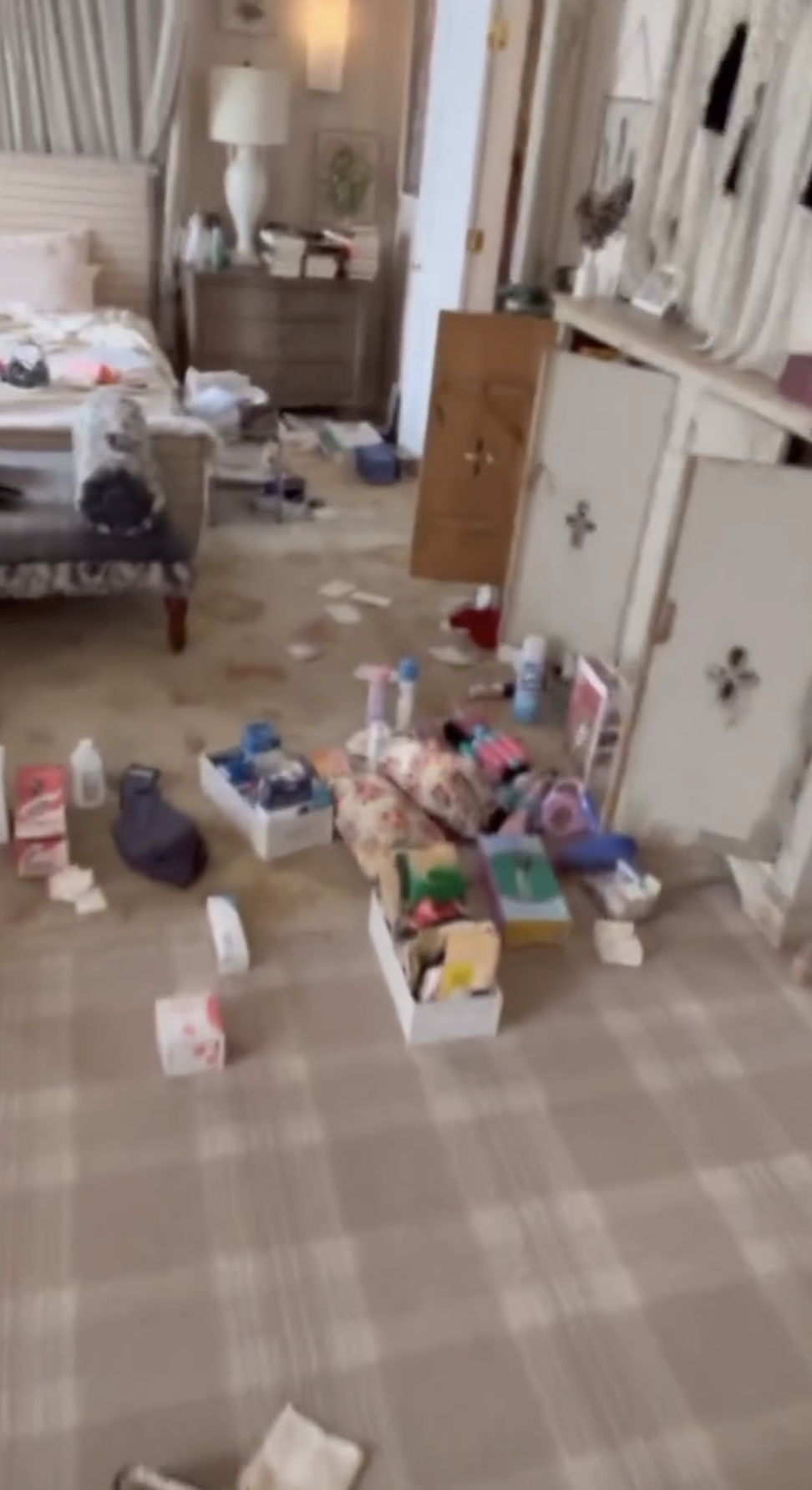 A glimpse inside Drew Barrymore's bedroom from a post dated February 28, 2023. | Source: Instagram/drewbarrymore
