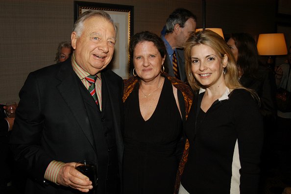 Seward Johnson Jr, Deborah Weingrad, and Nancy Hunt at The Carlyle on December 10, 2007 in New York City. | Photo: Getty Images