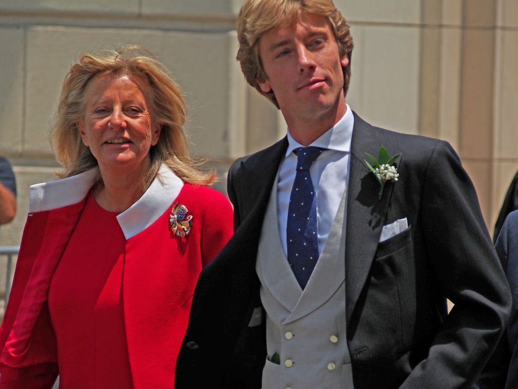 El príncipe Christian de Hannover camina acompañado de su madre Chantal Hochuli. | Foto: Getty Images. El príncipe Christian de Hannover camina acompañado de su madre Chantal Hochuli. | Foto: Getty Images.