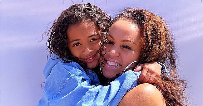 Check Out Chris Brown's Mom Posing with His Ex Nia Guzman and Daughter ...