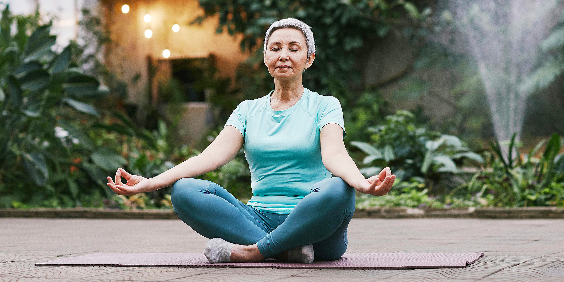 Senior woman meditating | Source: Pexels