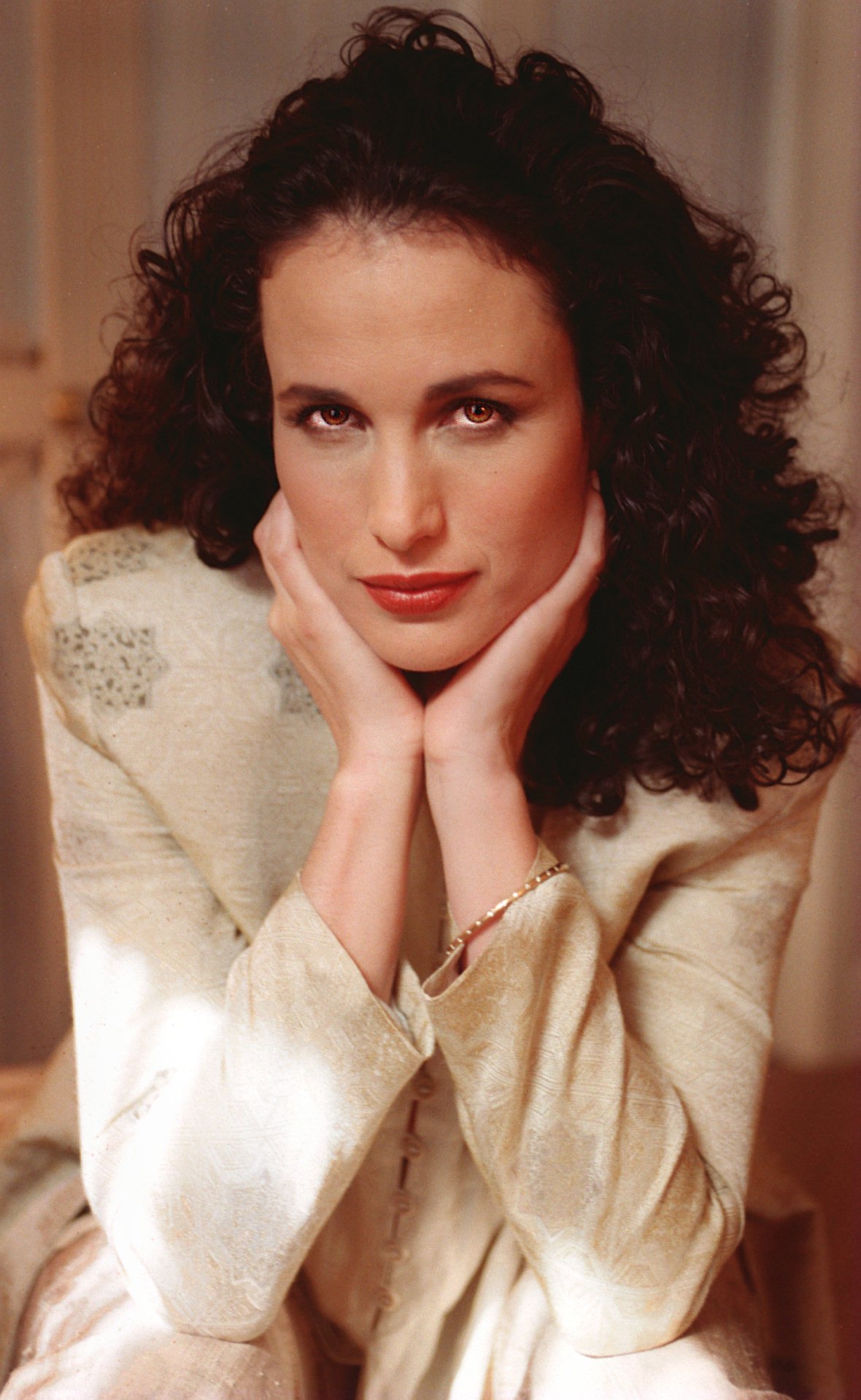Andie MacDowell at the Four Seasons Hotel in Boston on September 11, 1995 | Source: Getty Images