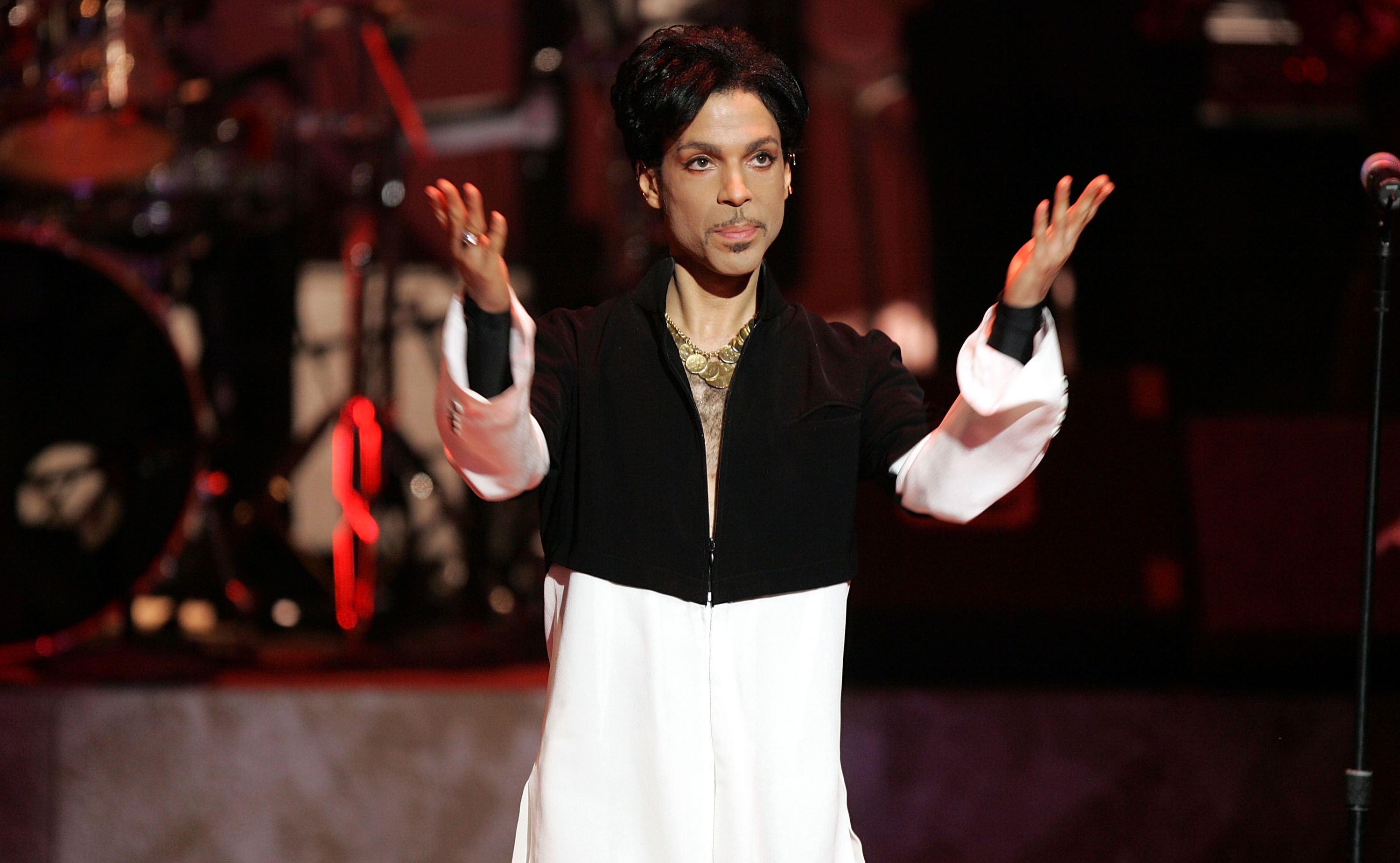 Prince honored with the Vanguard Award at the 36th NAACP Image Awards on March 19, 2005 in Los Angeles, California | Source: Getty Images