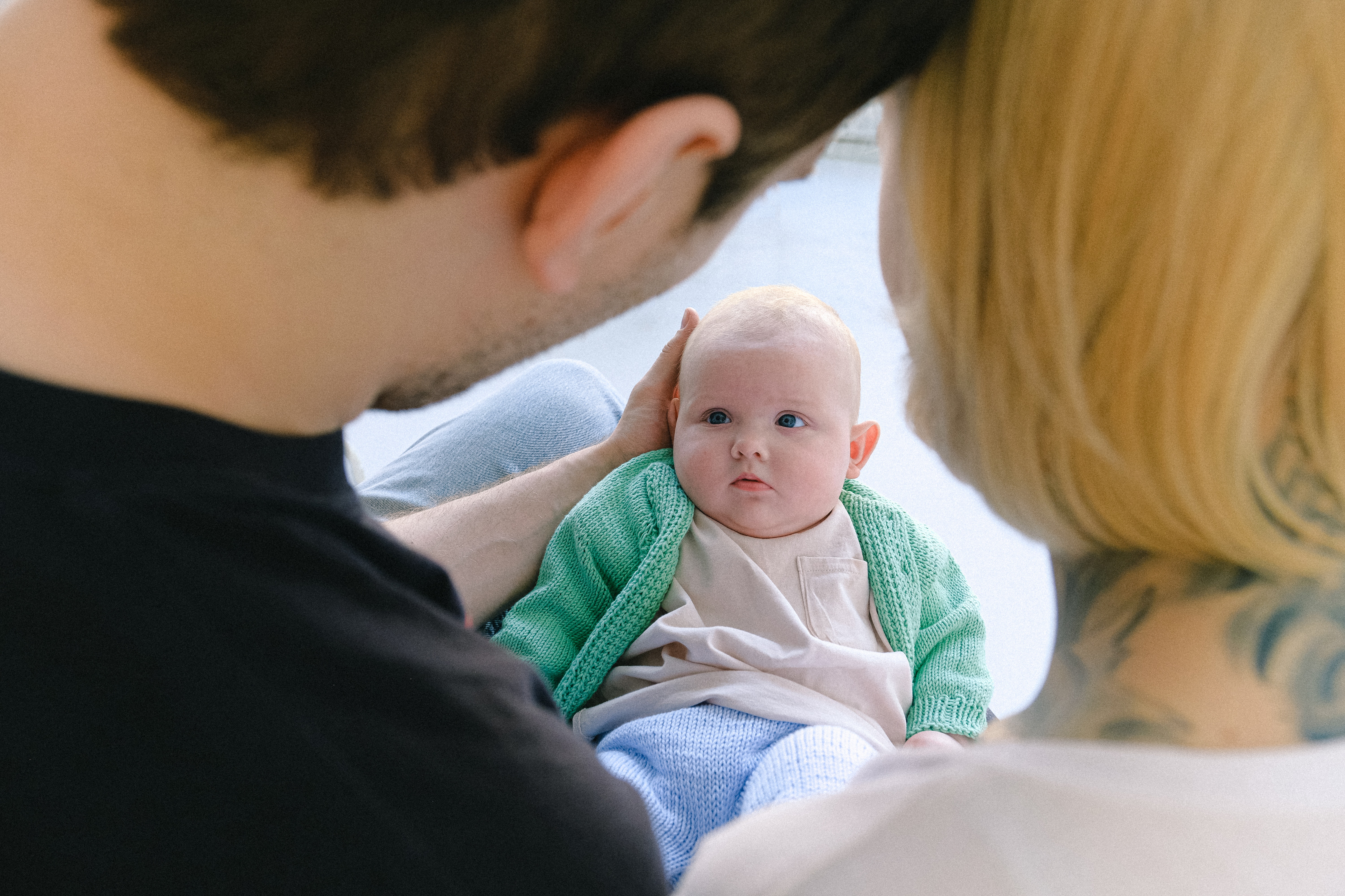 Couple looking at a baby | Source: Pexels