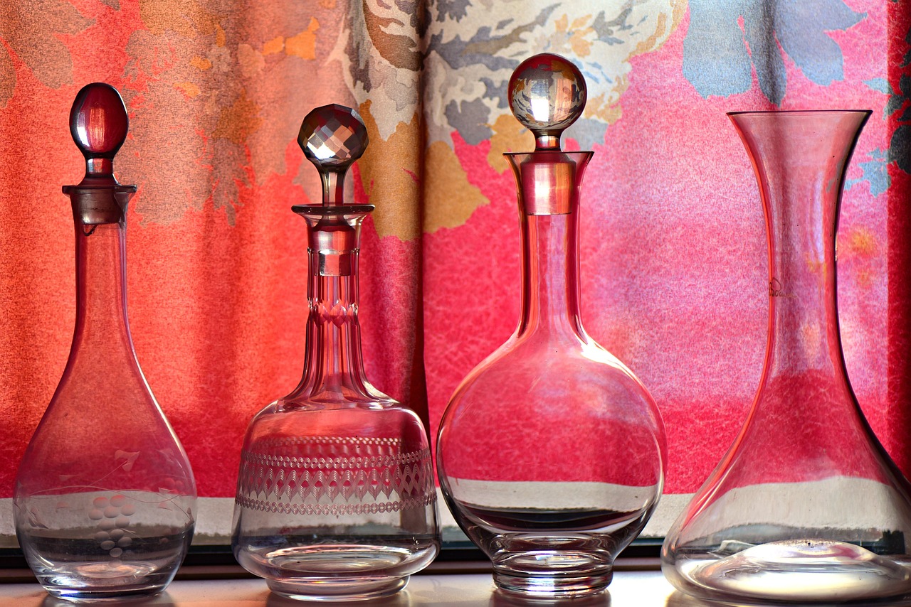 Antique glass bottles | Source: Pixabay