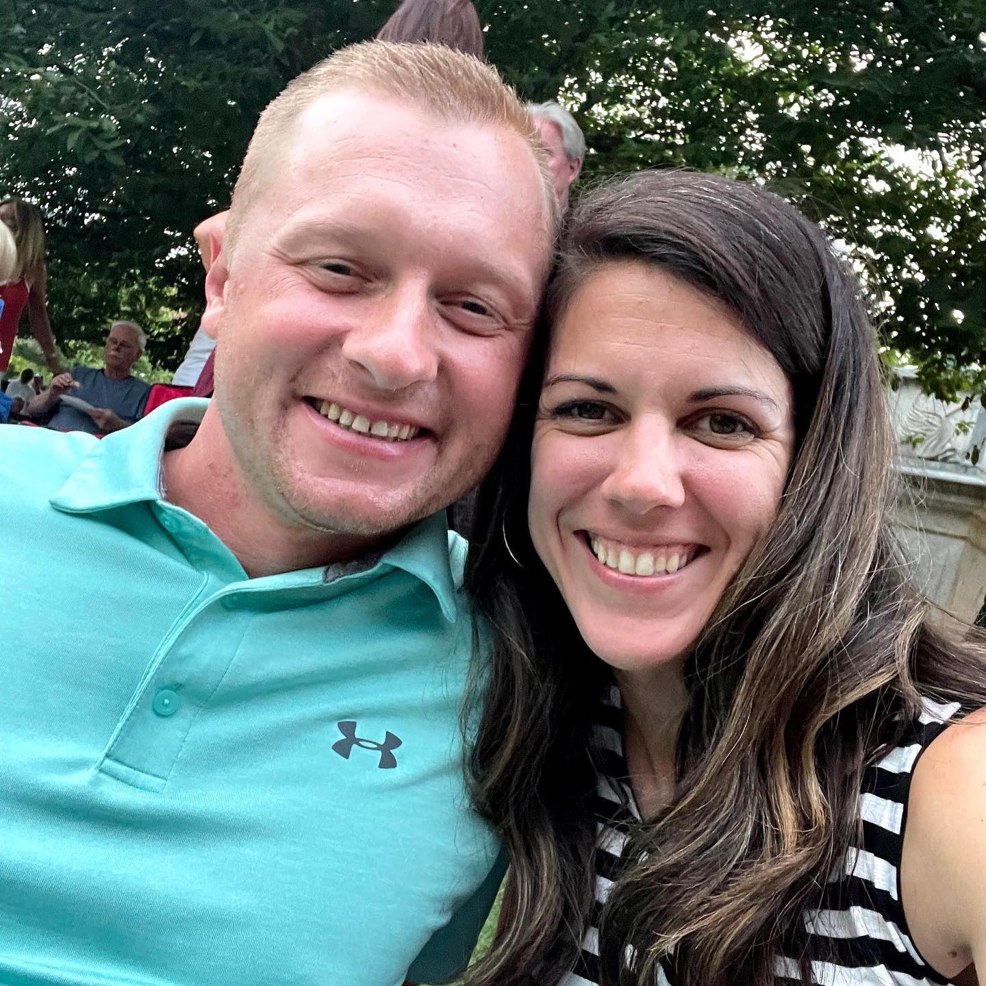 Jason and Laura Hughes posing for a selfie, from a post dated August 10, 2022 | Source: Facebook/Laura Palmer Hughes