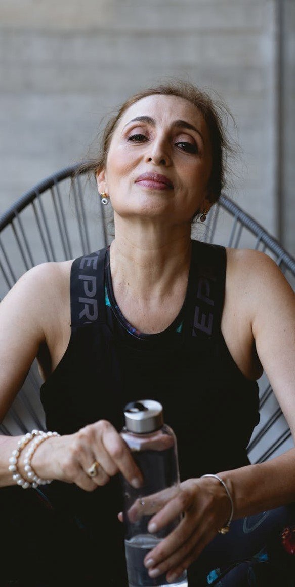 Carly's mom looked very different | Source: Pexels