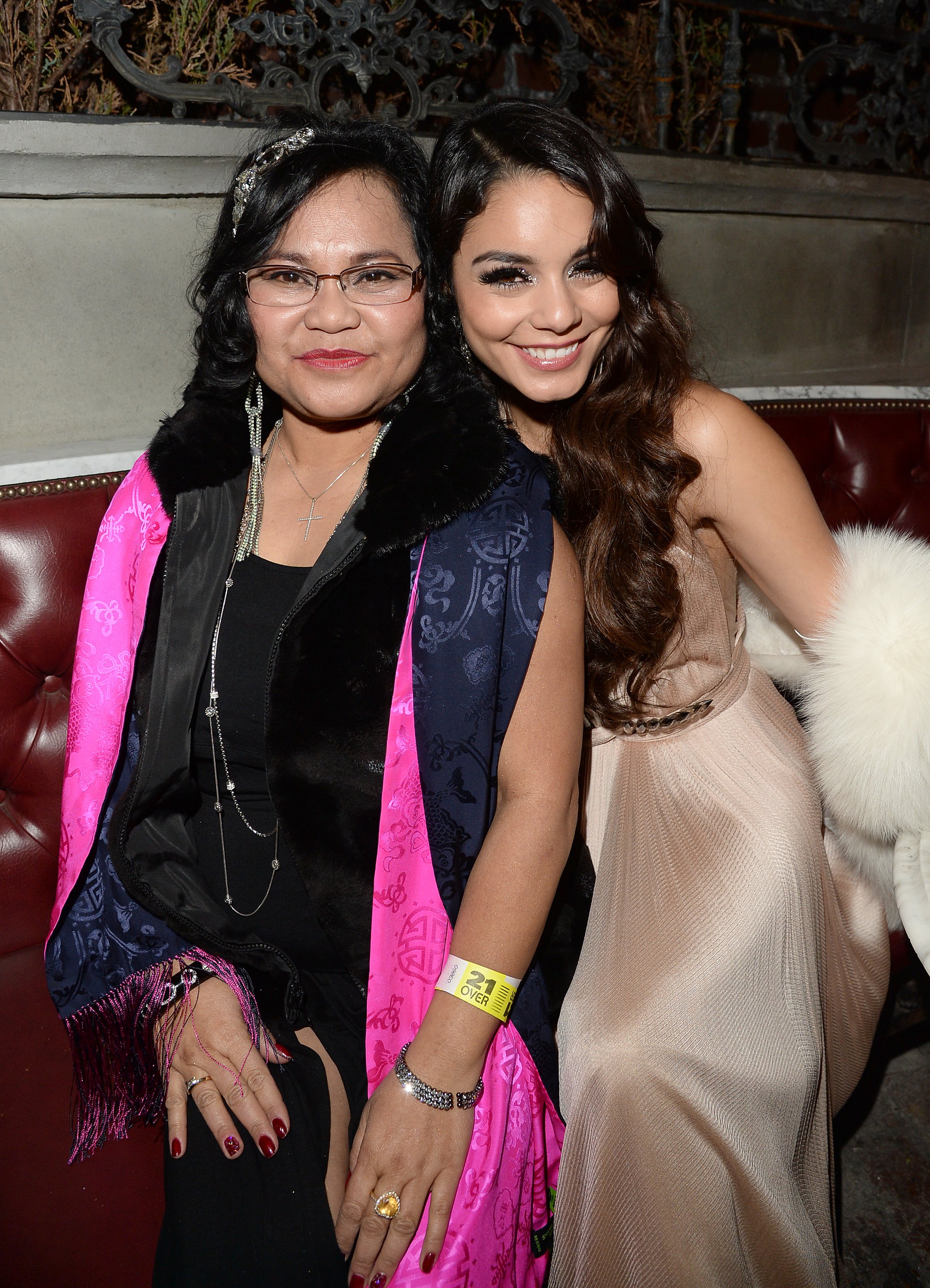 Vanessa Hudgens and her mother, Gina Hudgens on December 14, 2013 | Source: Getty Images