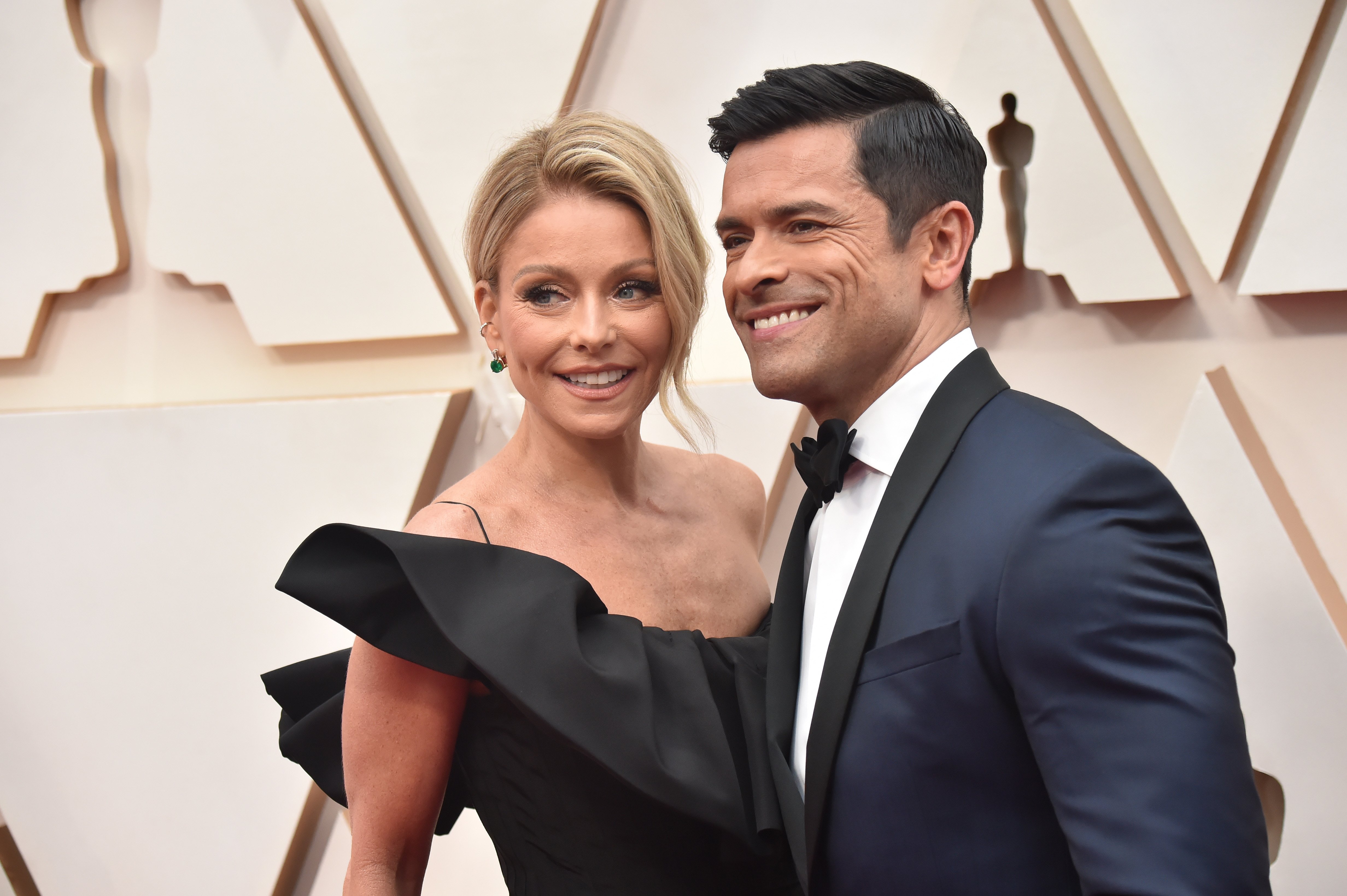 Kelly Ripa and Mark Consuelos attend the 92nd Annual Academy Awards at Hollywood and Highland on February 09, 2020, in Hollywood, California. | Source: Getty Images.