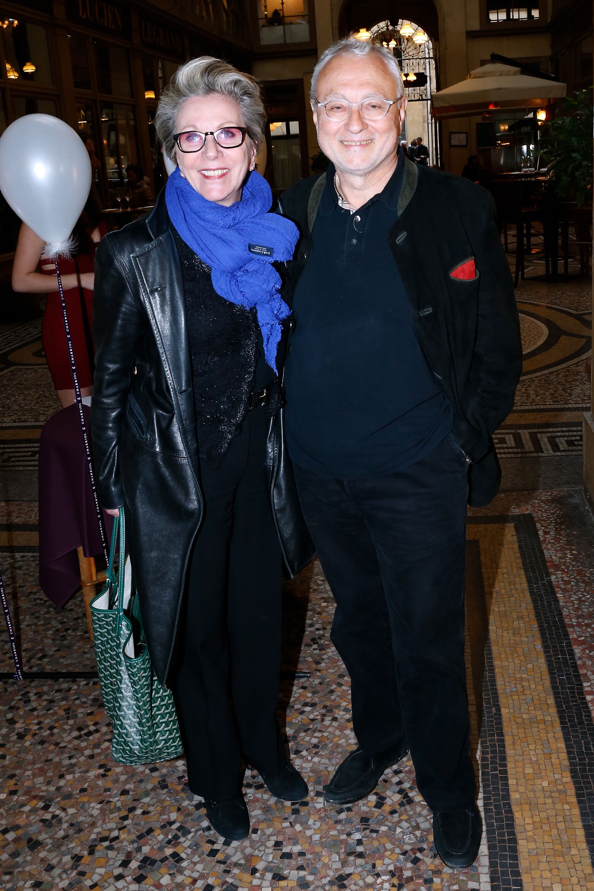 Françoise Laborde et son mari Jean-Claude Paris au magasin Nathalie Garcon, Galerie Vivienne le 28 avril 2014 à Paris, France. | Photo : Getty Images
