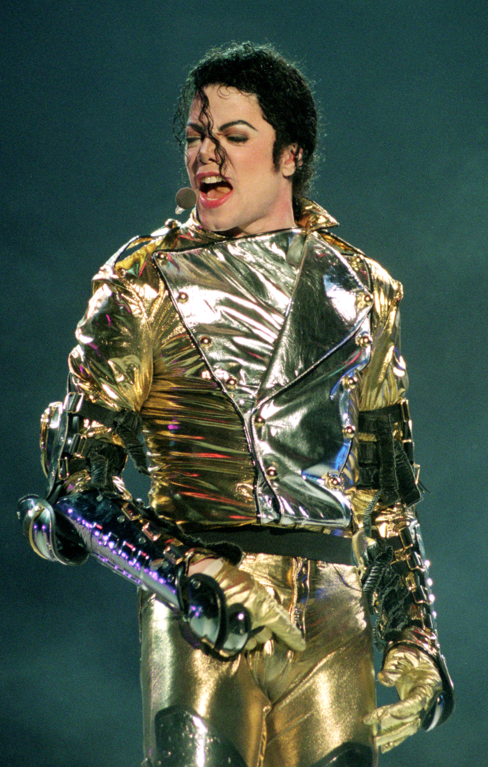 Michael Jackson performs on stage during is "HIStory" world tour concert at Ericsson Stadium in Auckland, New Zealand on November 10, 1996 | Source: Getty Images
