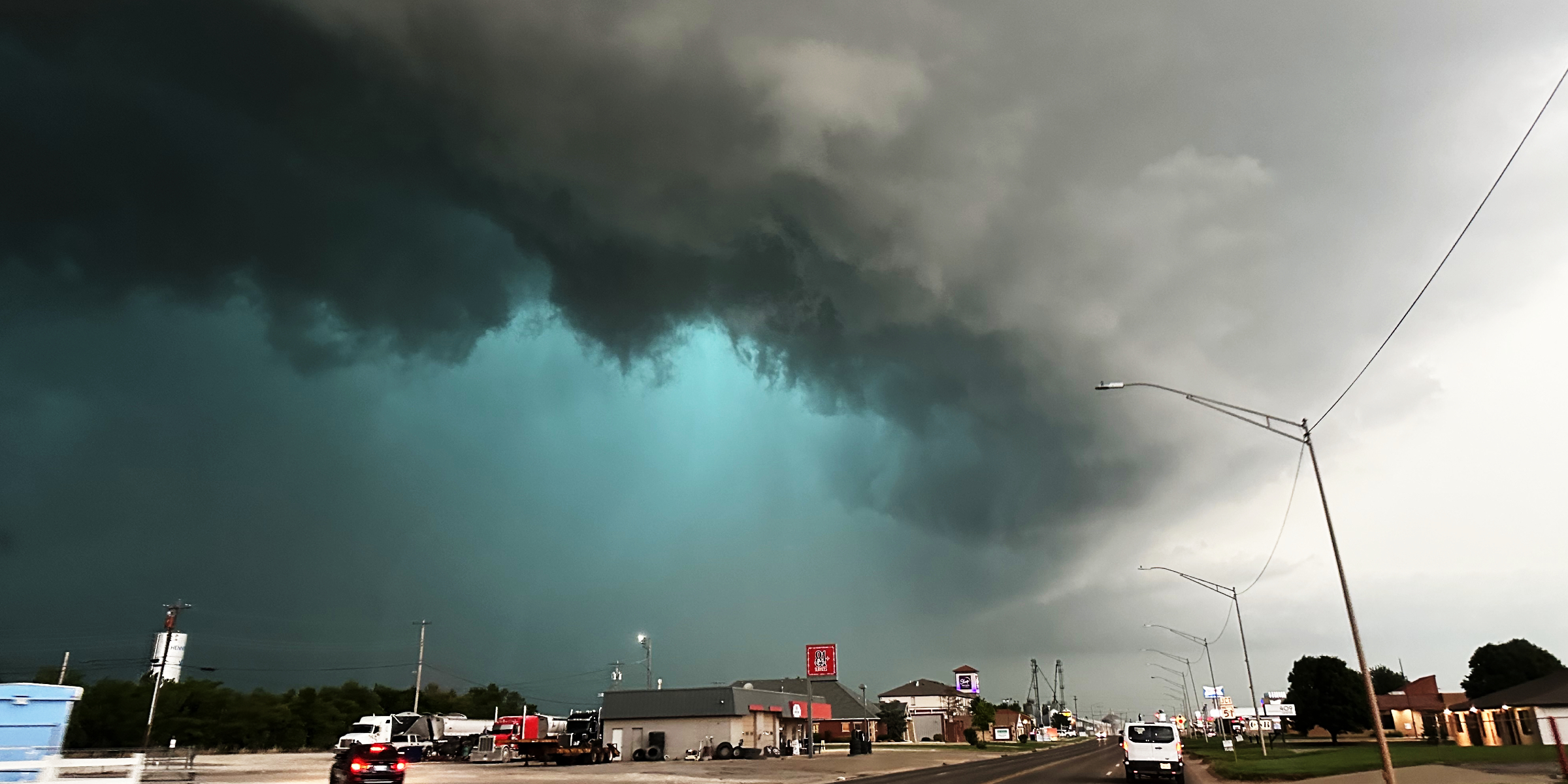 A storm builds up with a green glow in the sky | Source: Getty Images