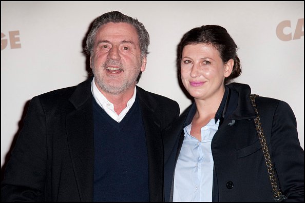 Daniel Auteuil et son épouse Aude Ambroggi assistent à la première de "Carnage" à Paris. | Photo : Getty Images Daniel Auteuil et son épouse Aude Ambroggi assistent à la première de "Carnage" à Paris. | Photo : Getty Images