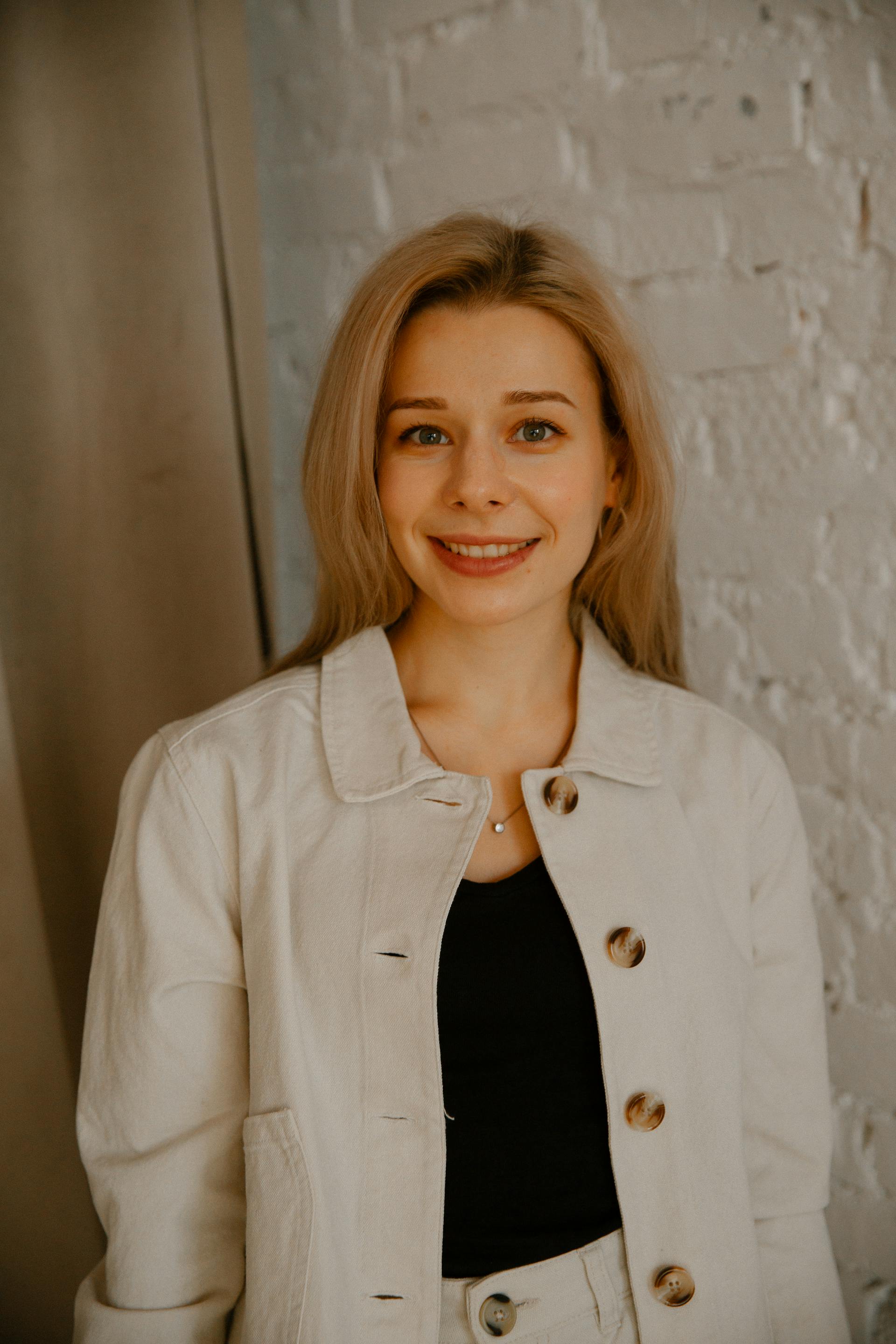 A young woman smiling | Source: Pexels