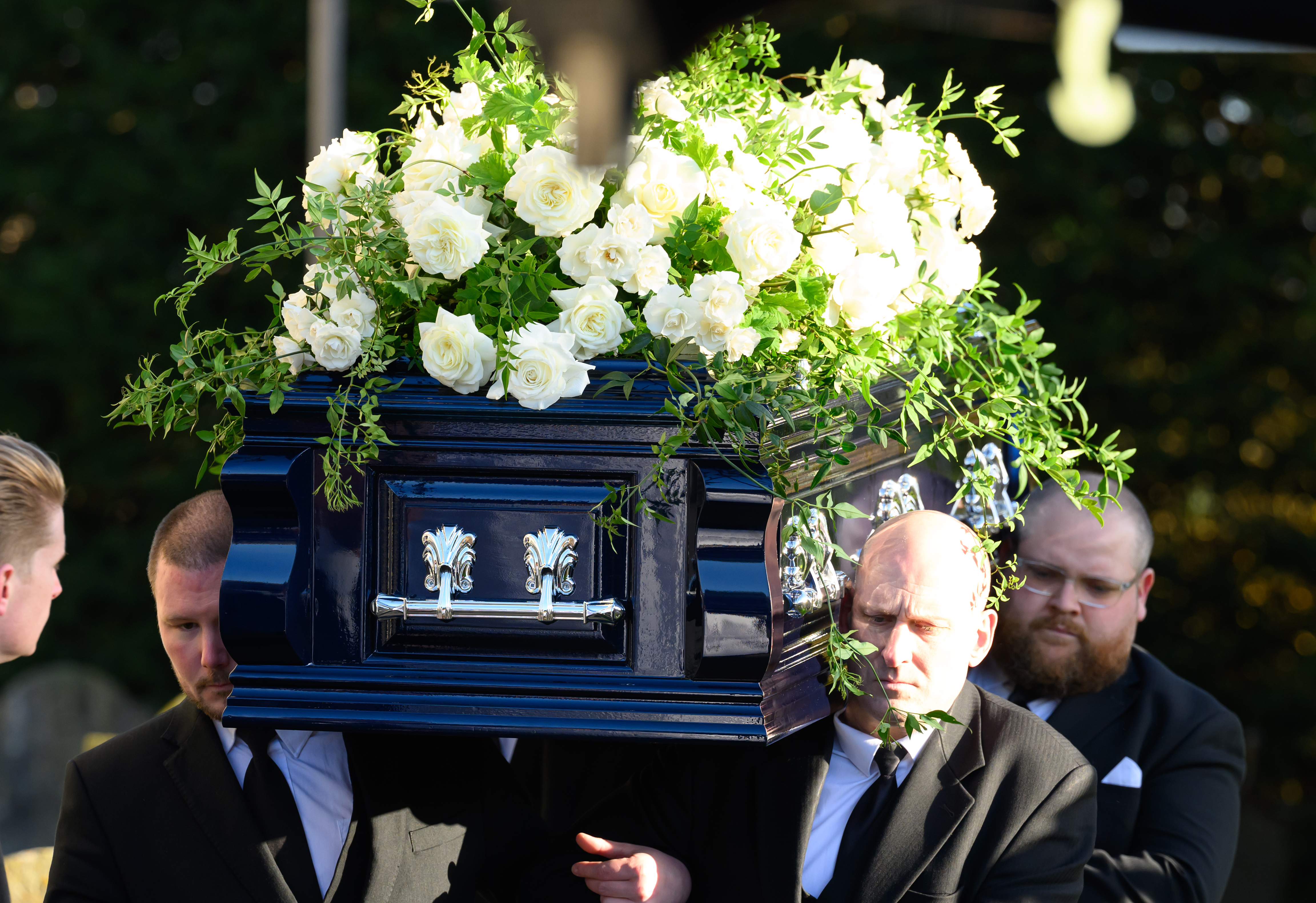 Pallbearers carry Liam Payne's coffin at his funeral in Amersham, England, on November 20, 2024 | Source: Getty Images