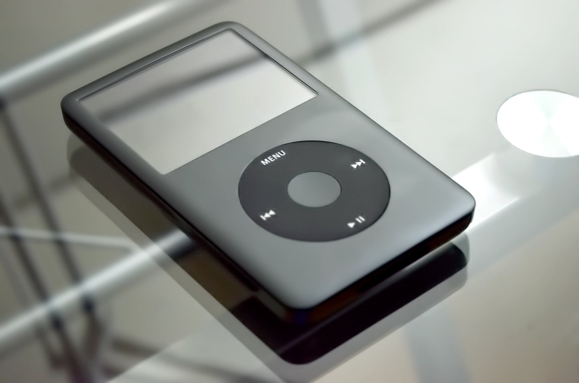 A grey iPod | Source: Pexels